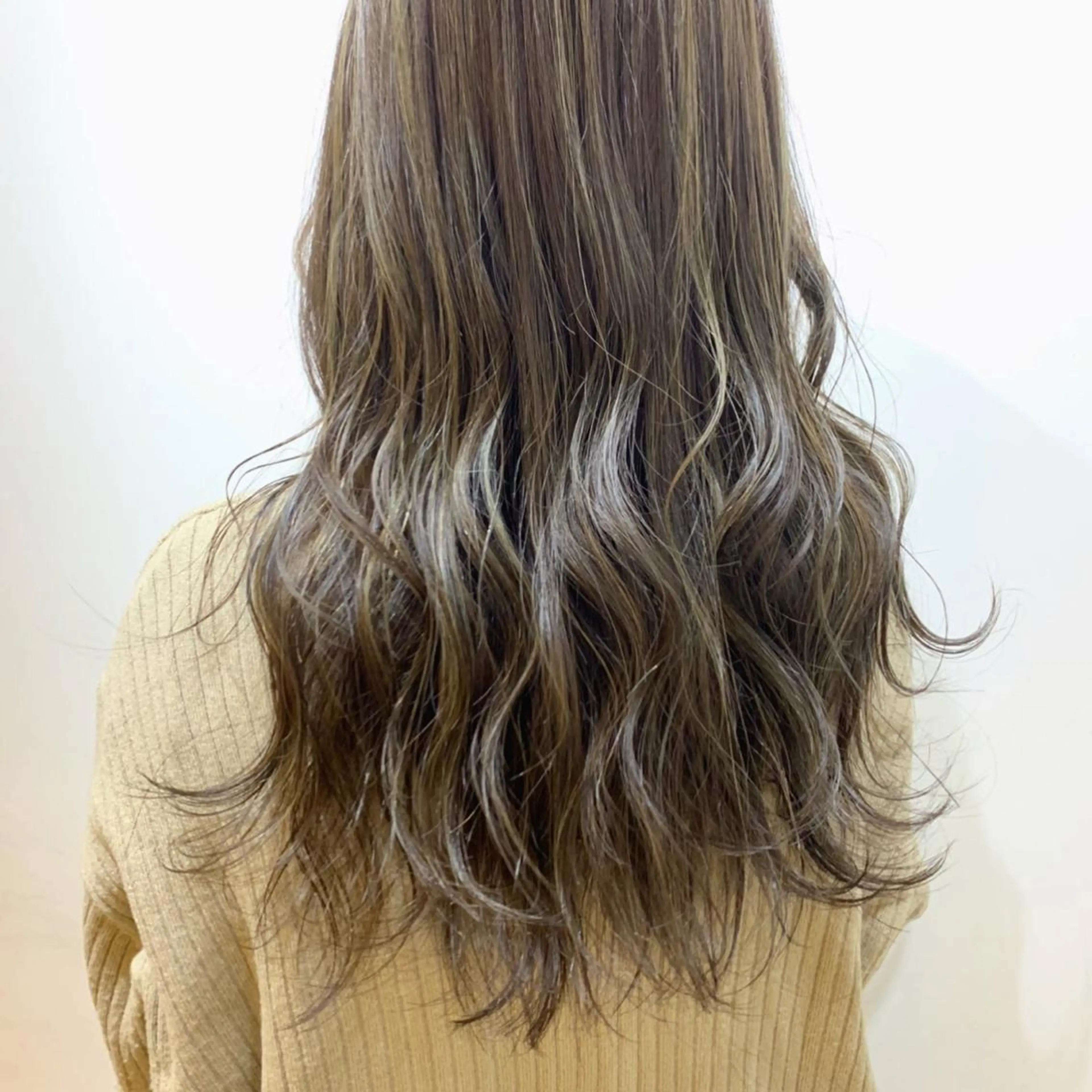 セミロング ハイライト ヘアカラー トリートメント Jewel Box所属・髪質改善ストレート 特化⭐️杉本奈稀沙のヘアスタイル