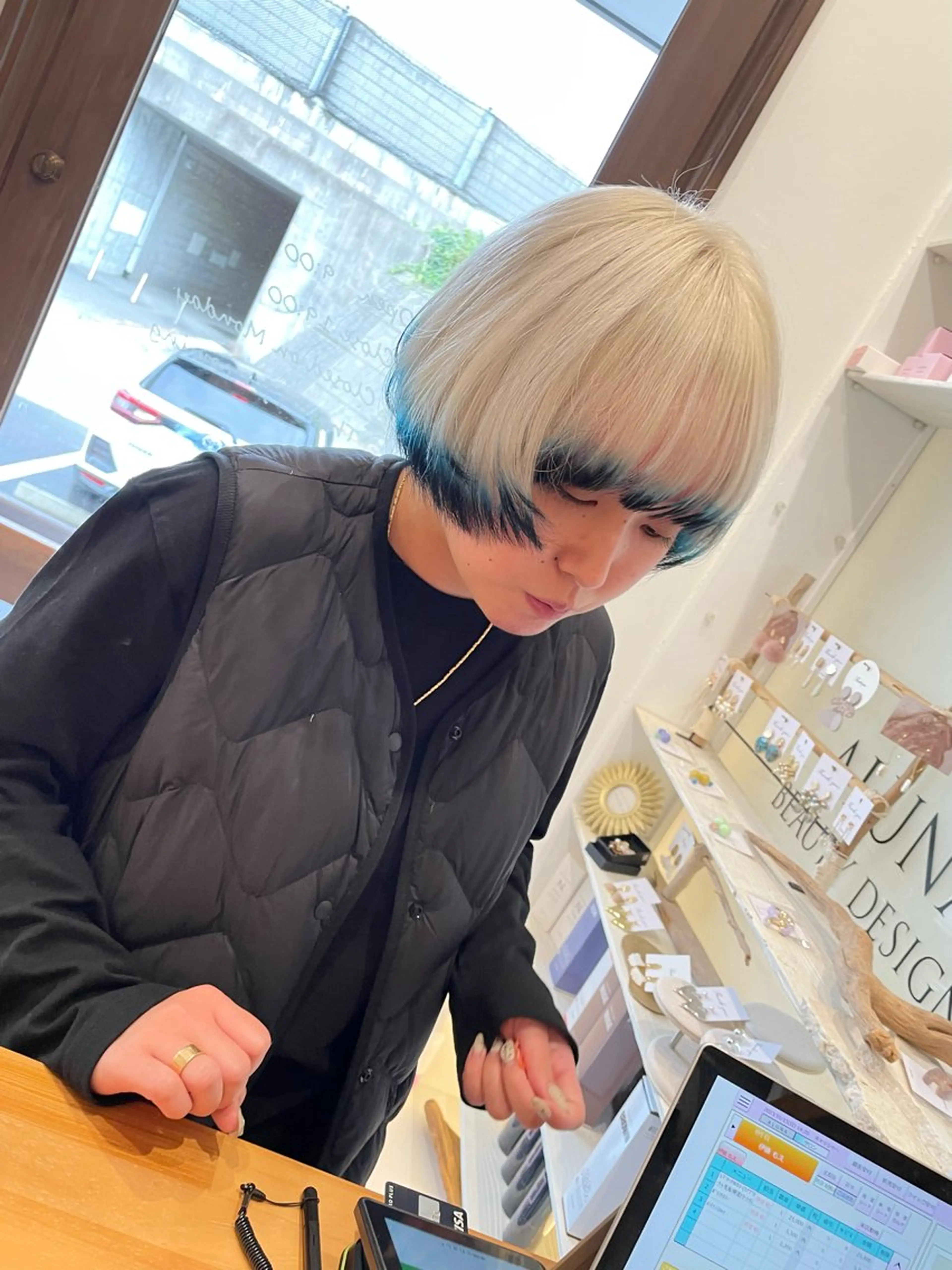 ショート ヘアカラー アルーナビューティデザイン所属・鈴木 妃帆未のヘアスタイル