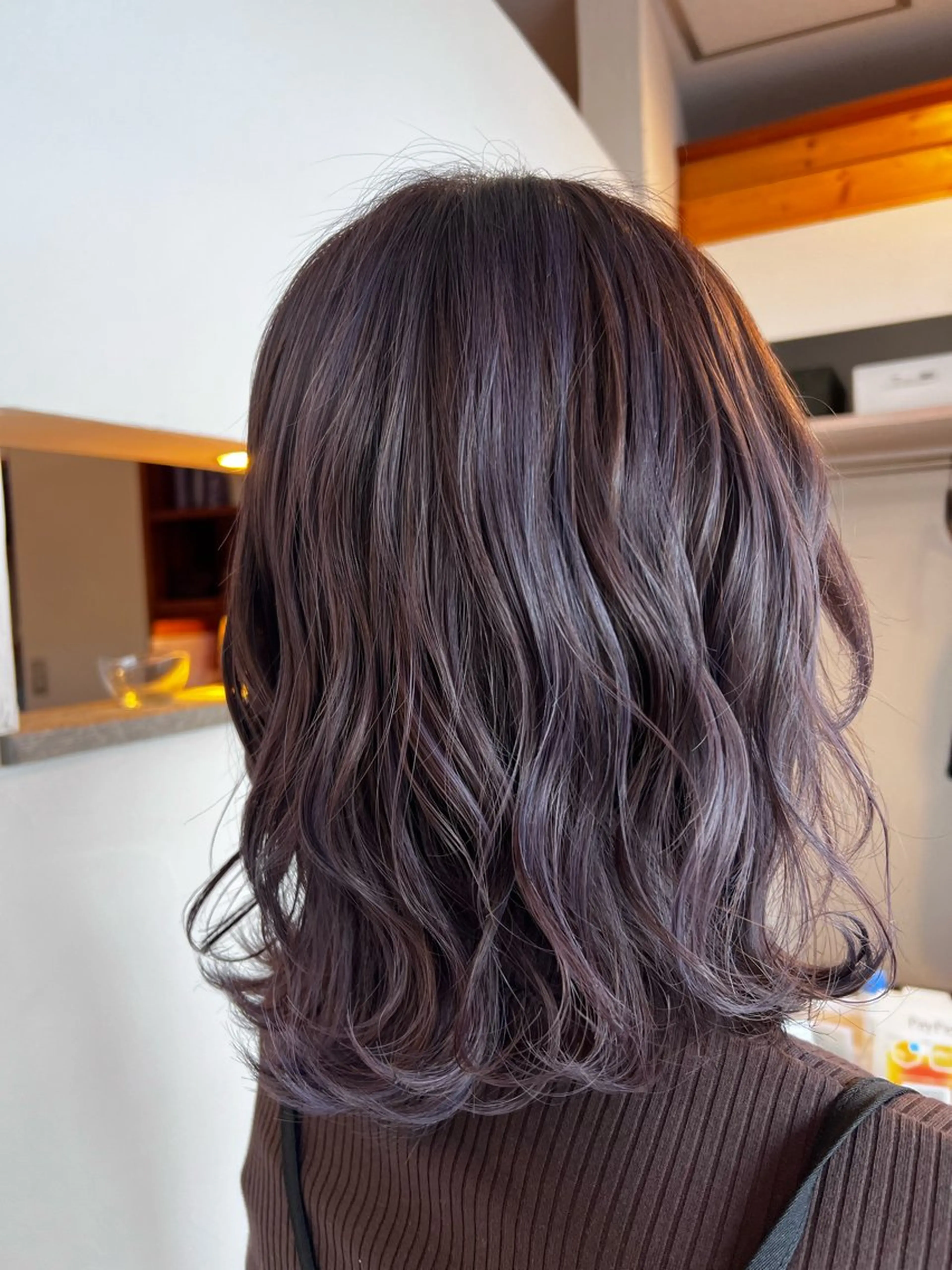 ミディアム ハイライト 佐藤 茉実のヘアスタイル