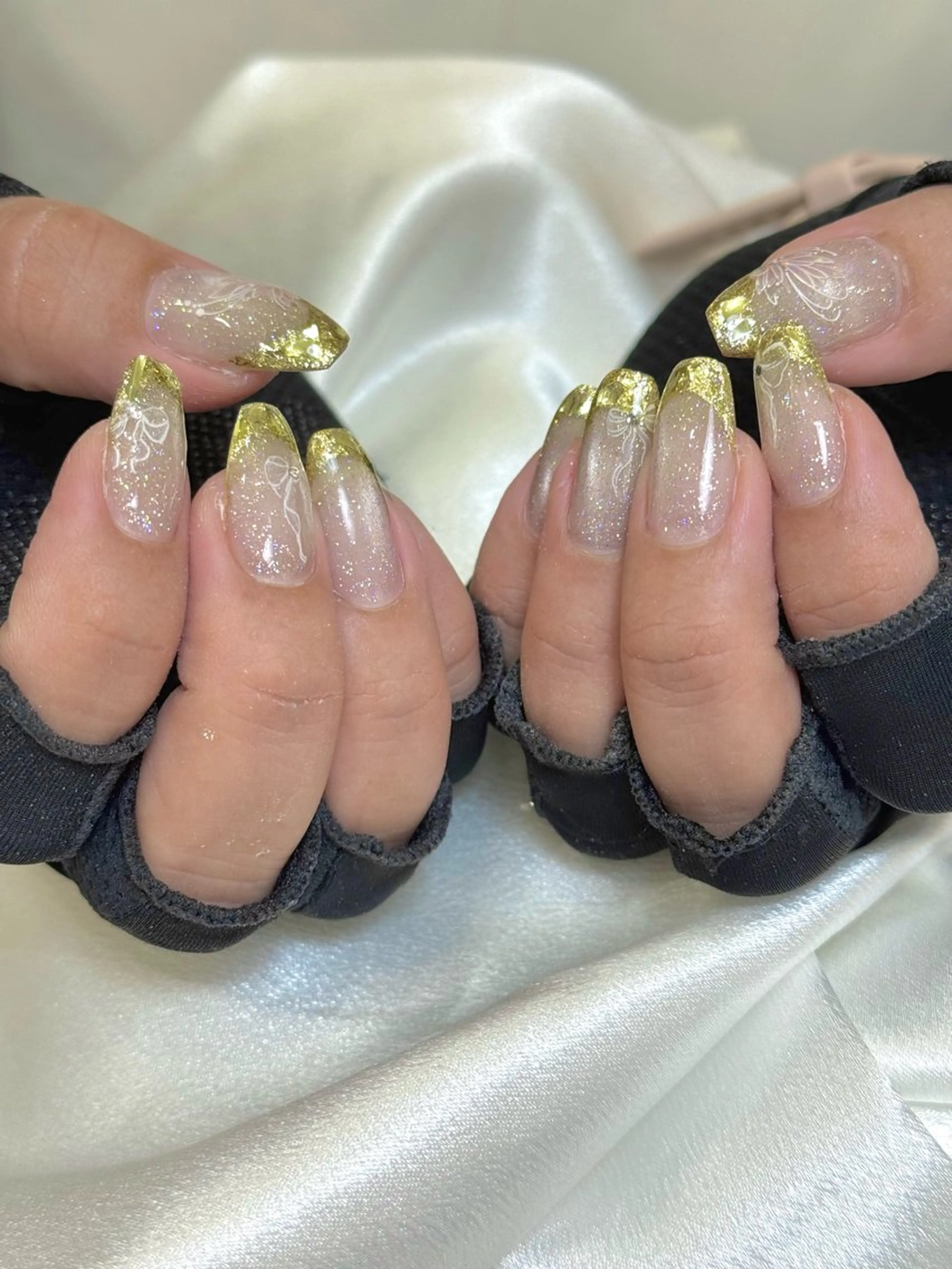 ネイル フレンチネイル ガラスフレンチ マグネットネイル 持ち込み リボン ハンドネイル nail room 5890  noaのネイルデザイン