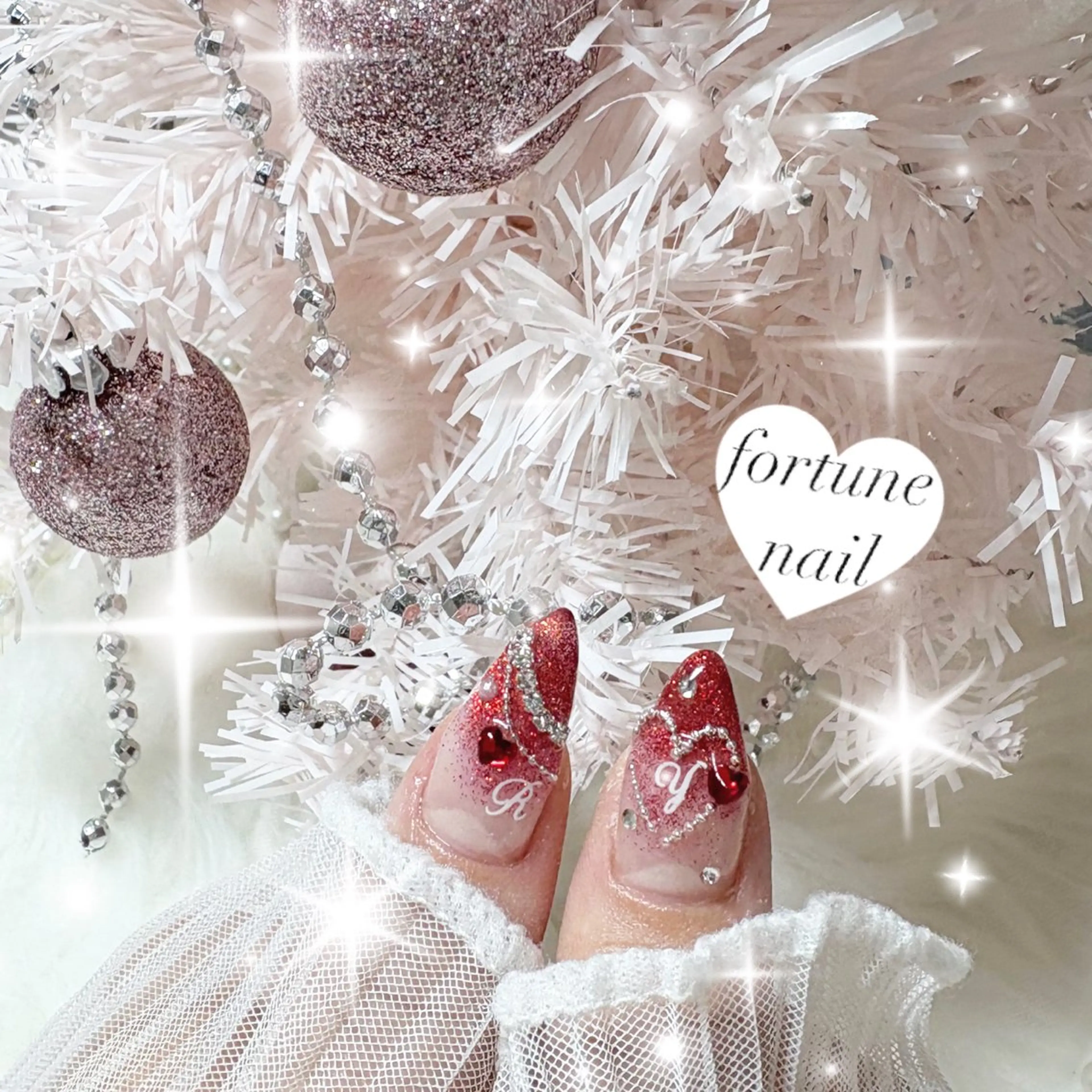 ネイル ガーリー 赤色 ワンホンネイル 冬ネイル クリスマス ハンドネイル 💎saori 💎のネイルデザイン