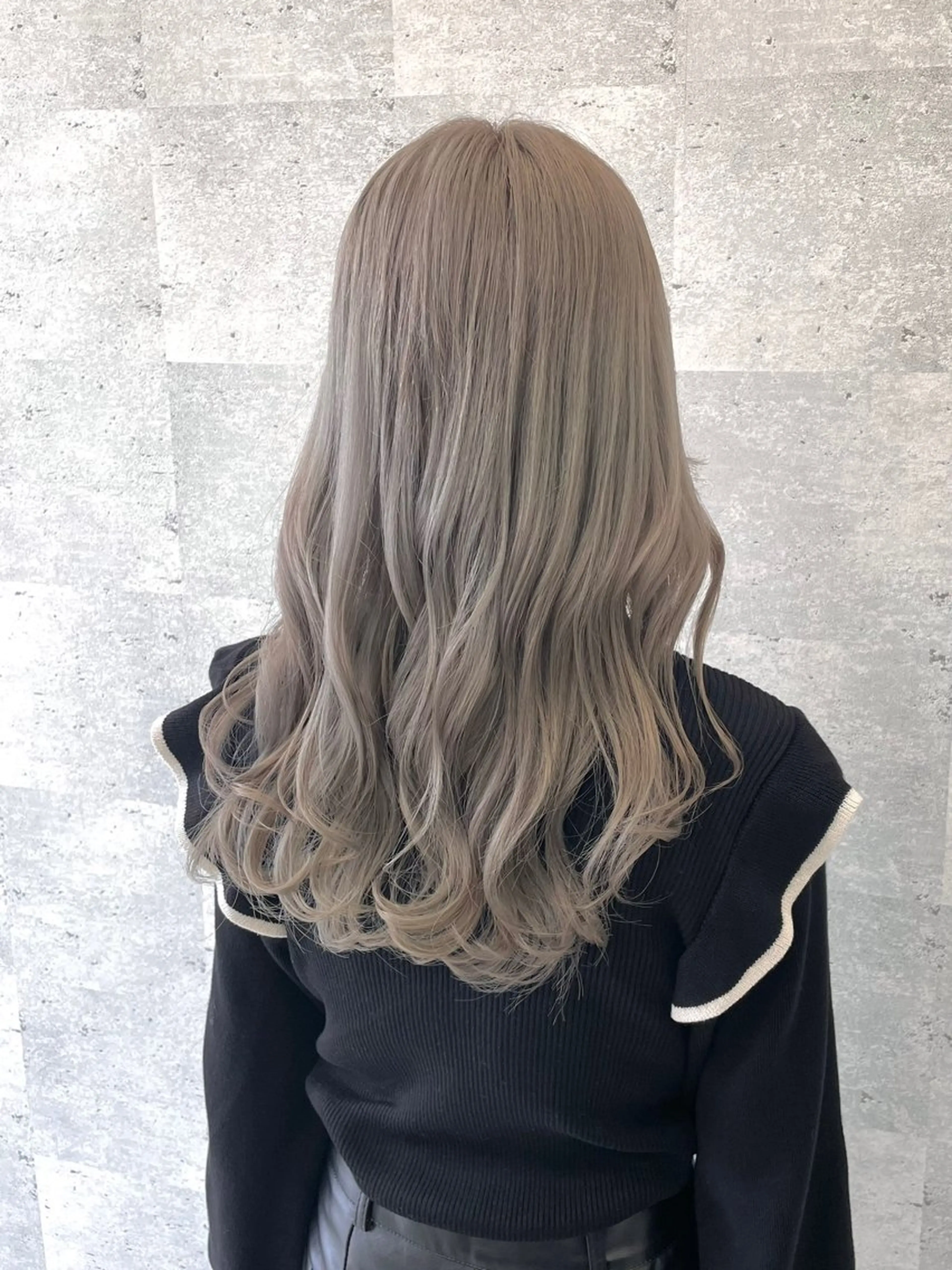 セミロング SAKI 新宿のヘアスタイル