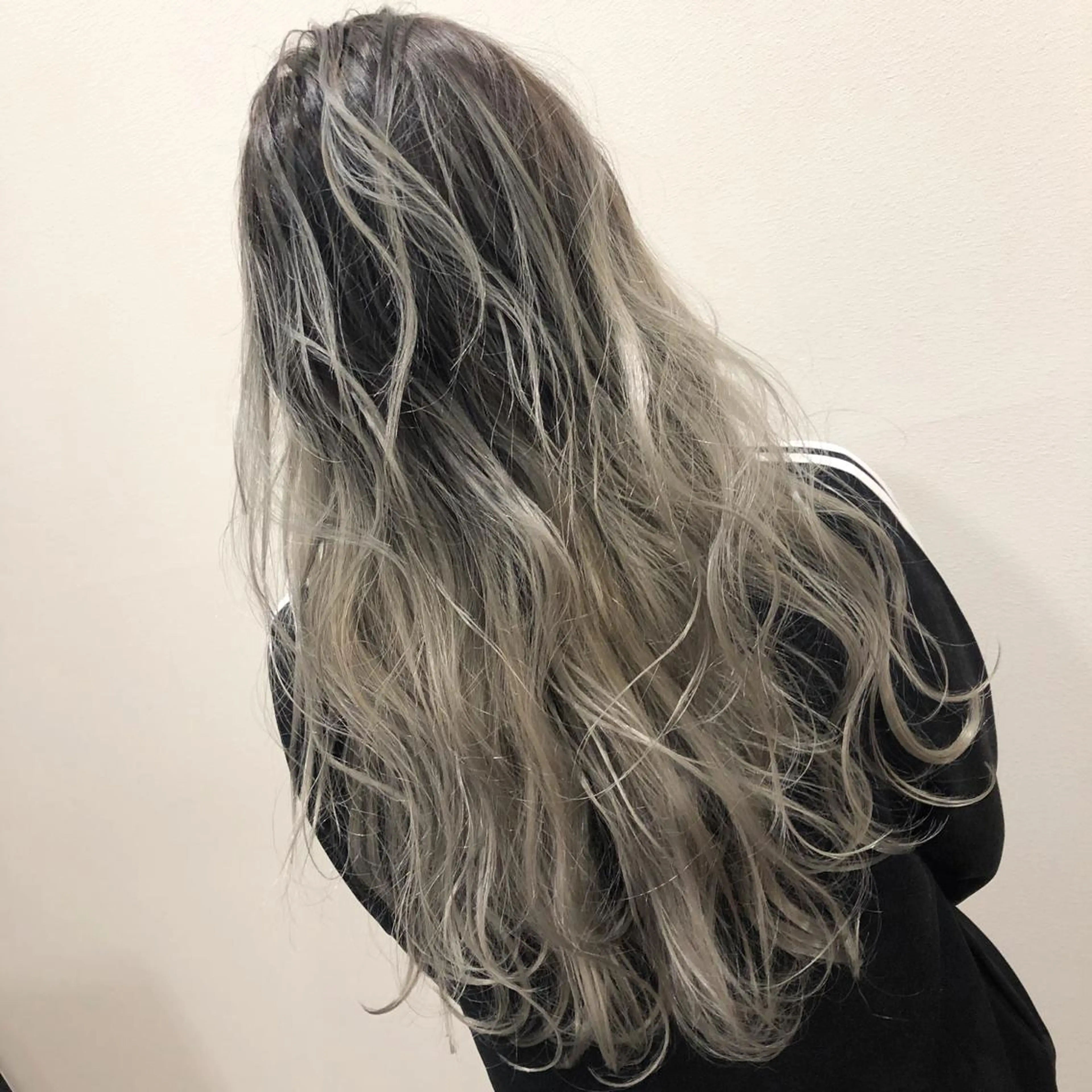 ロング カラー ヘアアレンジ アディクシーカラー バレイヤージュ グラデーションカラー グレージュ ハイライトカラー カット ヘアカラー トリートメント marshu  梅田店所属・髪質改善 透明感×韓国風のヘアスタイル
