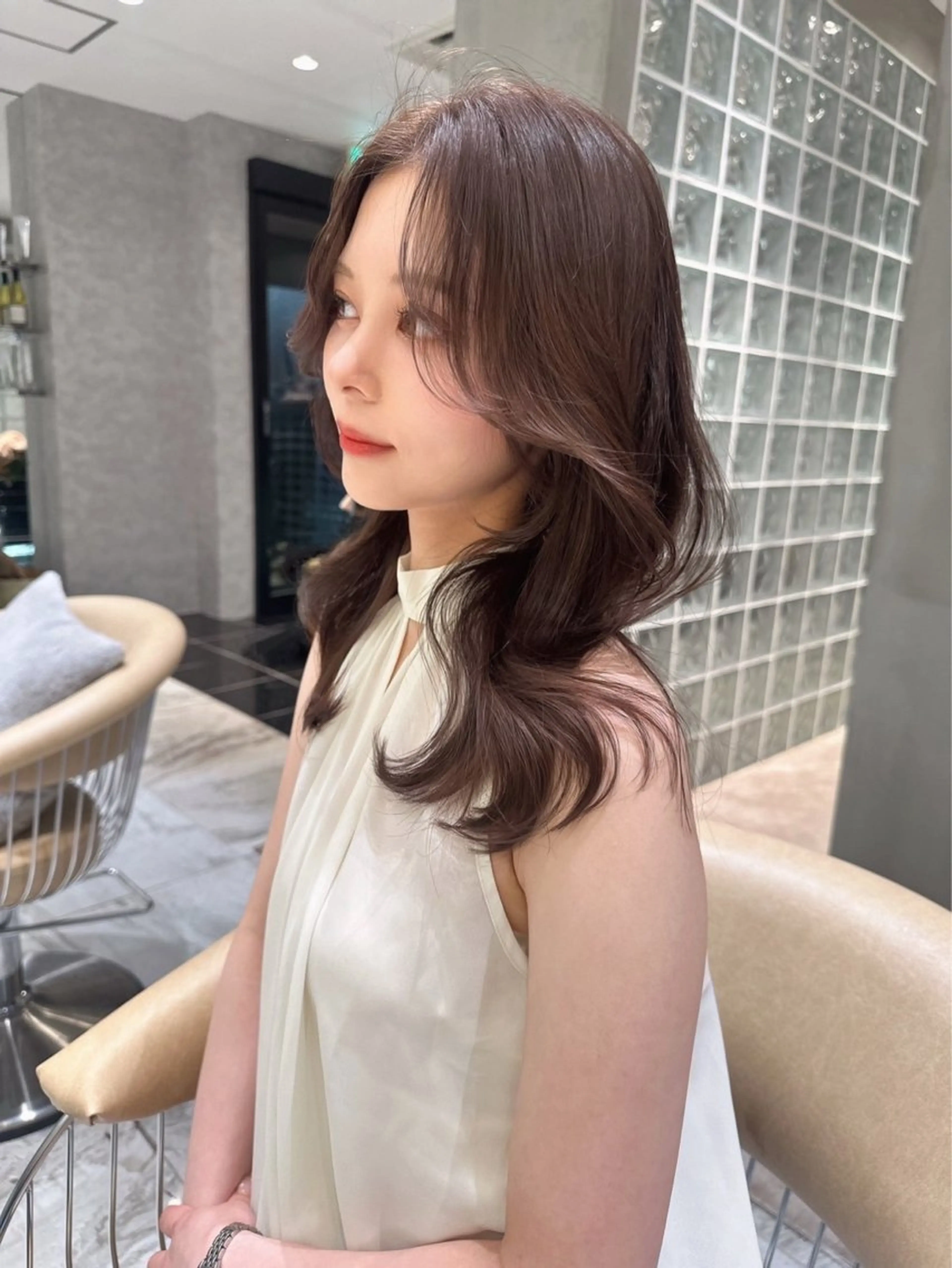 セミロング くびれヘア 韓国風ヘア nene 艶カラーのヘアスタイル