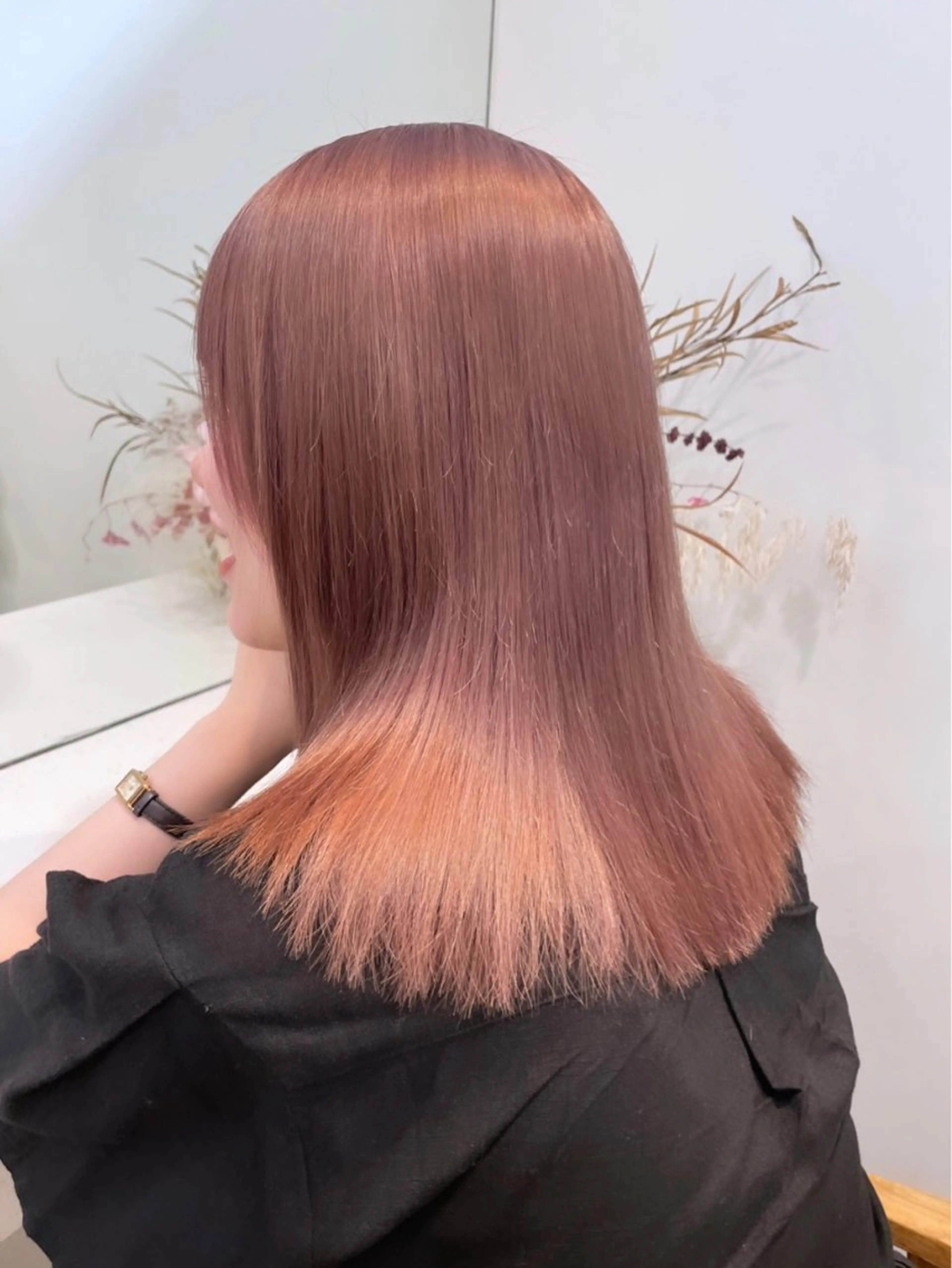 ミディアム カラー ベージュカラー ピンクカラー ピンクベージュ ヘアカラー 若月 あやかのヘアスタイル