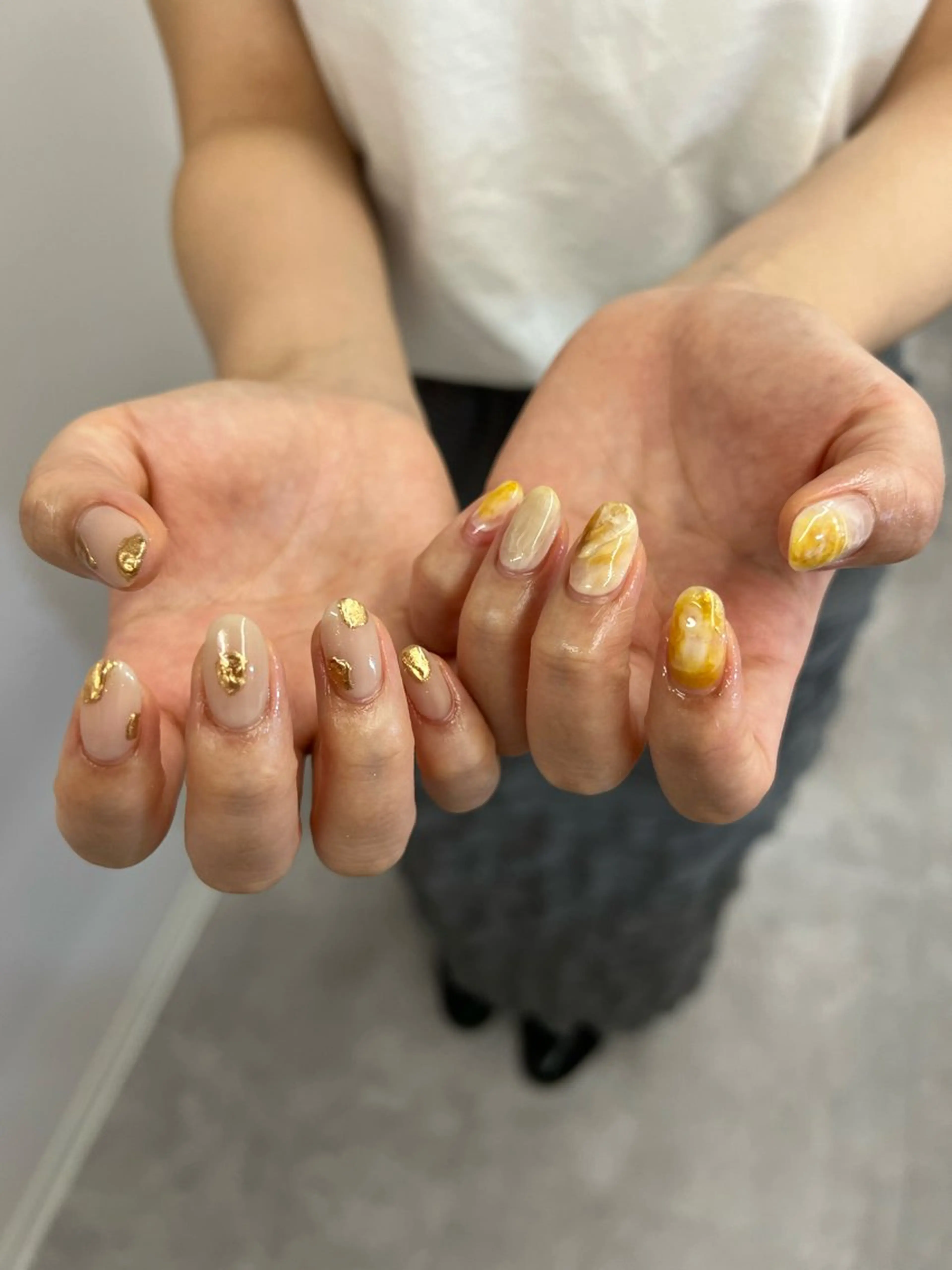 ネイル ジェルネイル ゴールド 韓国ネイル マグネットネイル ニュアンスネイル ハンドネイル ハンドケア Bana_ Nailのネイルデザイン