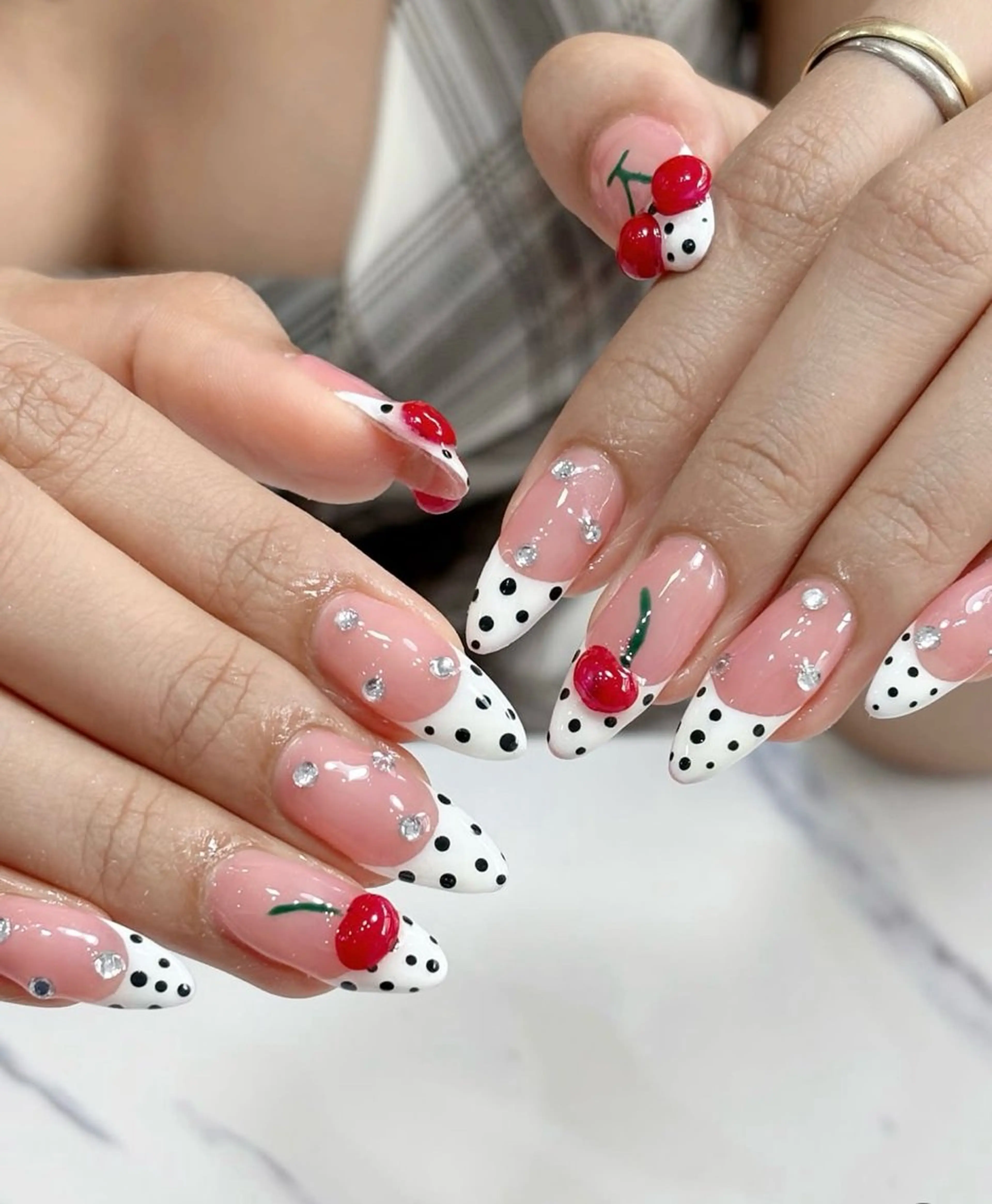 ネイル アートネイル 長さ出し ガーリー 韓国ネイル 持ち込み ハンドネイル Rin Nail所属・Emi Nailのネイルデザイン