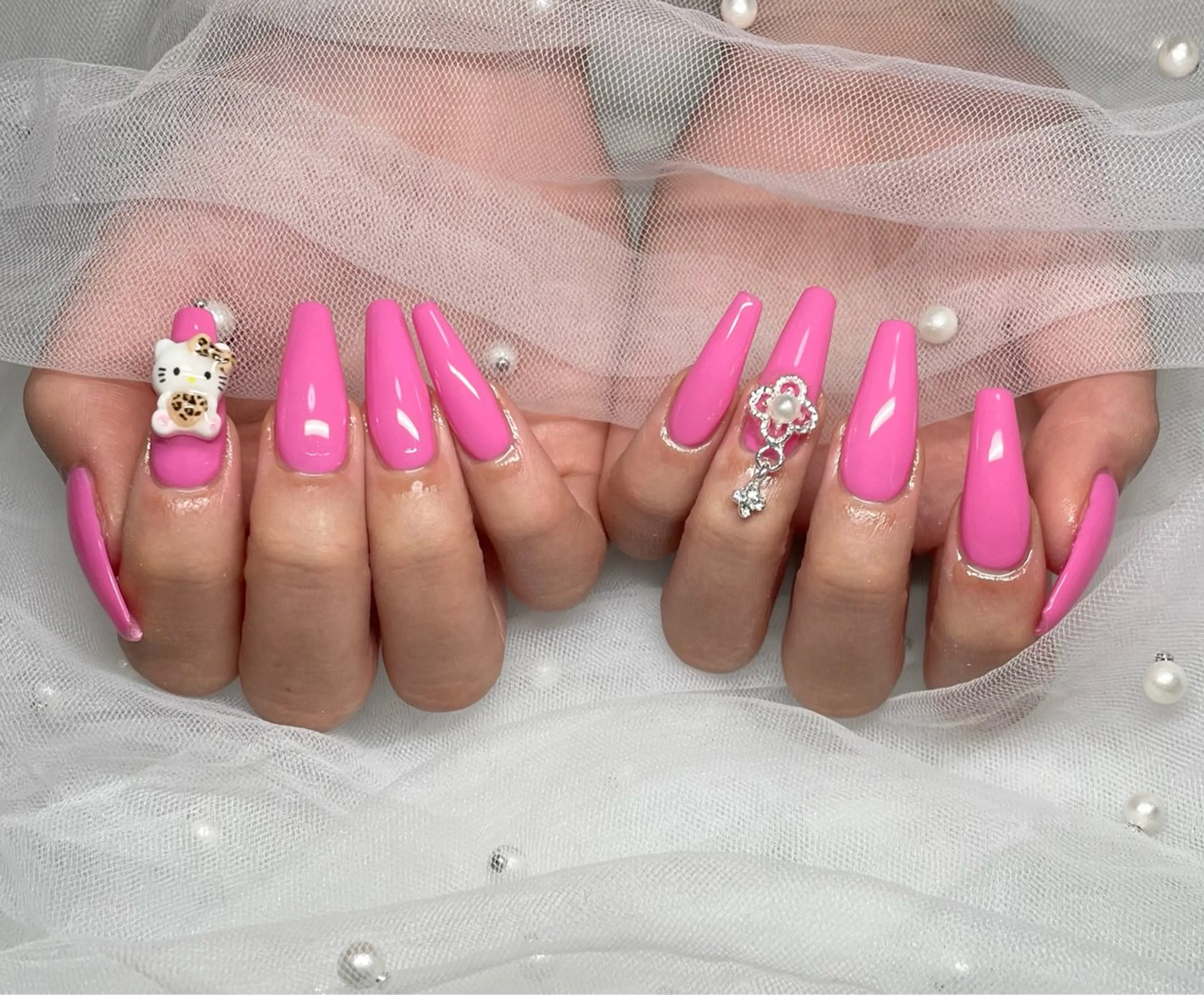 ネイル ロングネイル ワンカラーネイル ピンク シンプルネイル ハンドネイル 🦋 Rina🦋のネイルデザイン