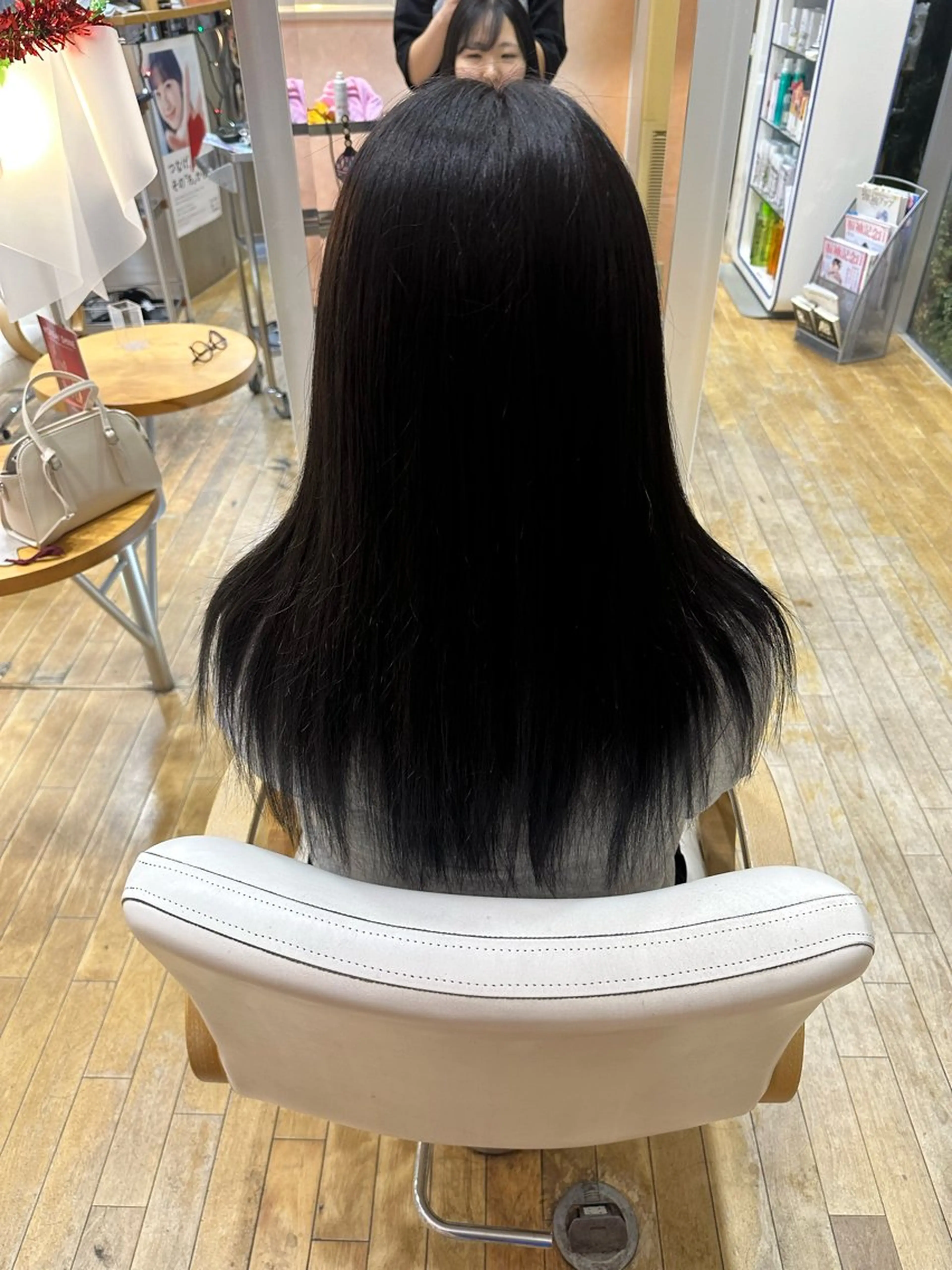 カラー 黒髪 ブルーカラー ブルーブラック 山本 瑠華のヘアスタイル