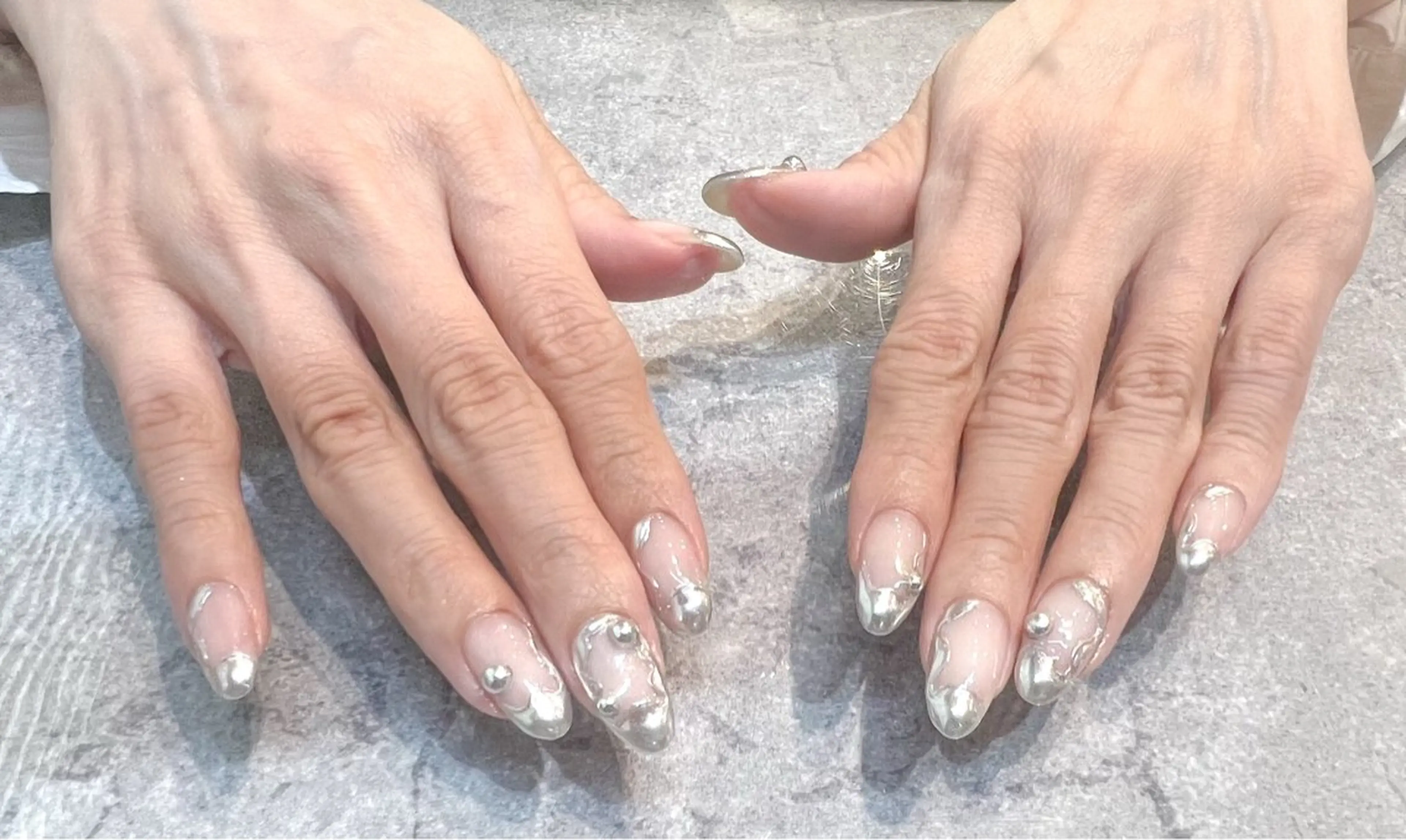 ネイル KUGO SALON所属・KUGO SALON 岡 真以のネイルデザイン