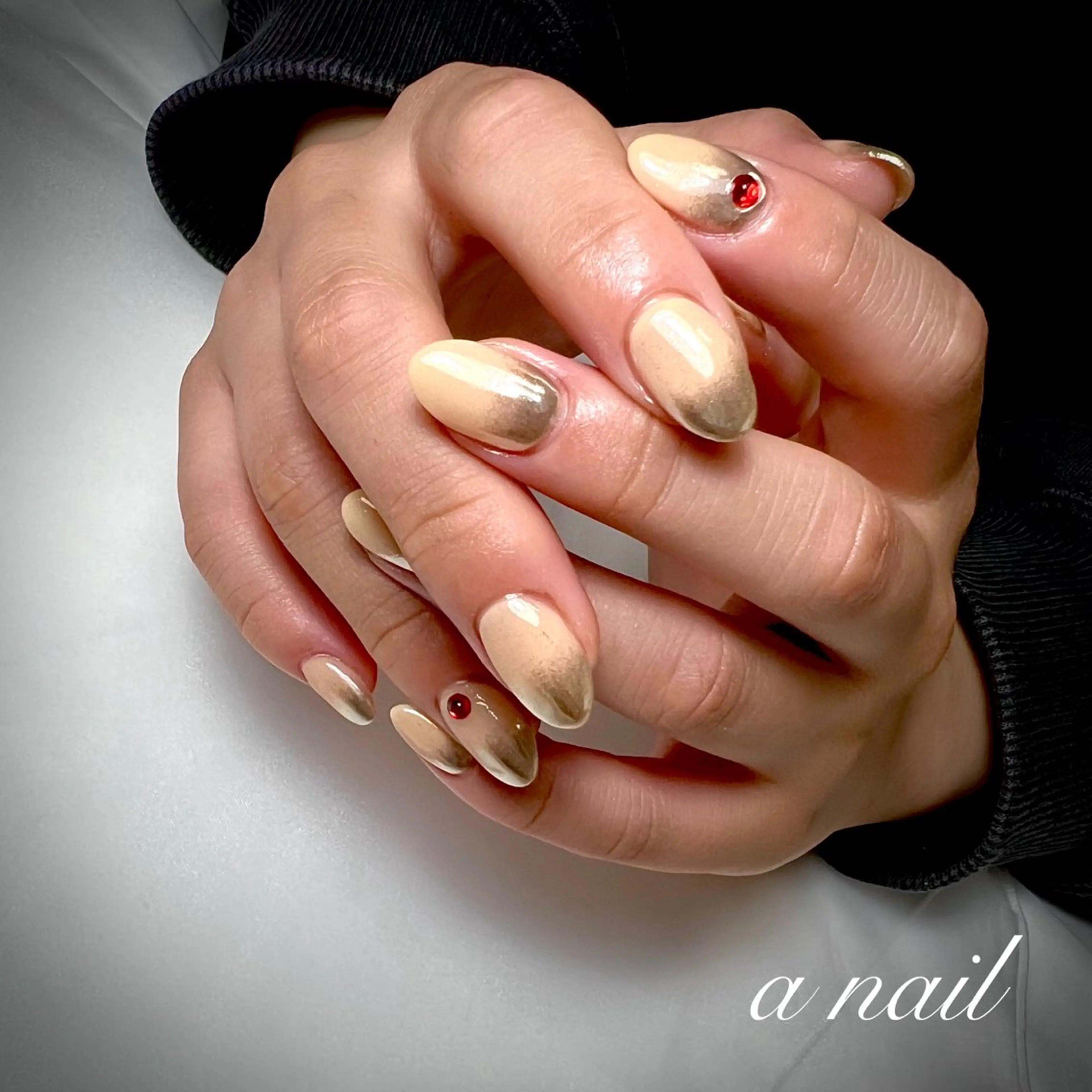 ネイル グラデーション ミラーネイル 持ち込み ハンドネイル Salon_ a.nailのネイルデザイン