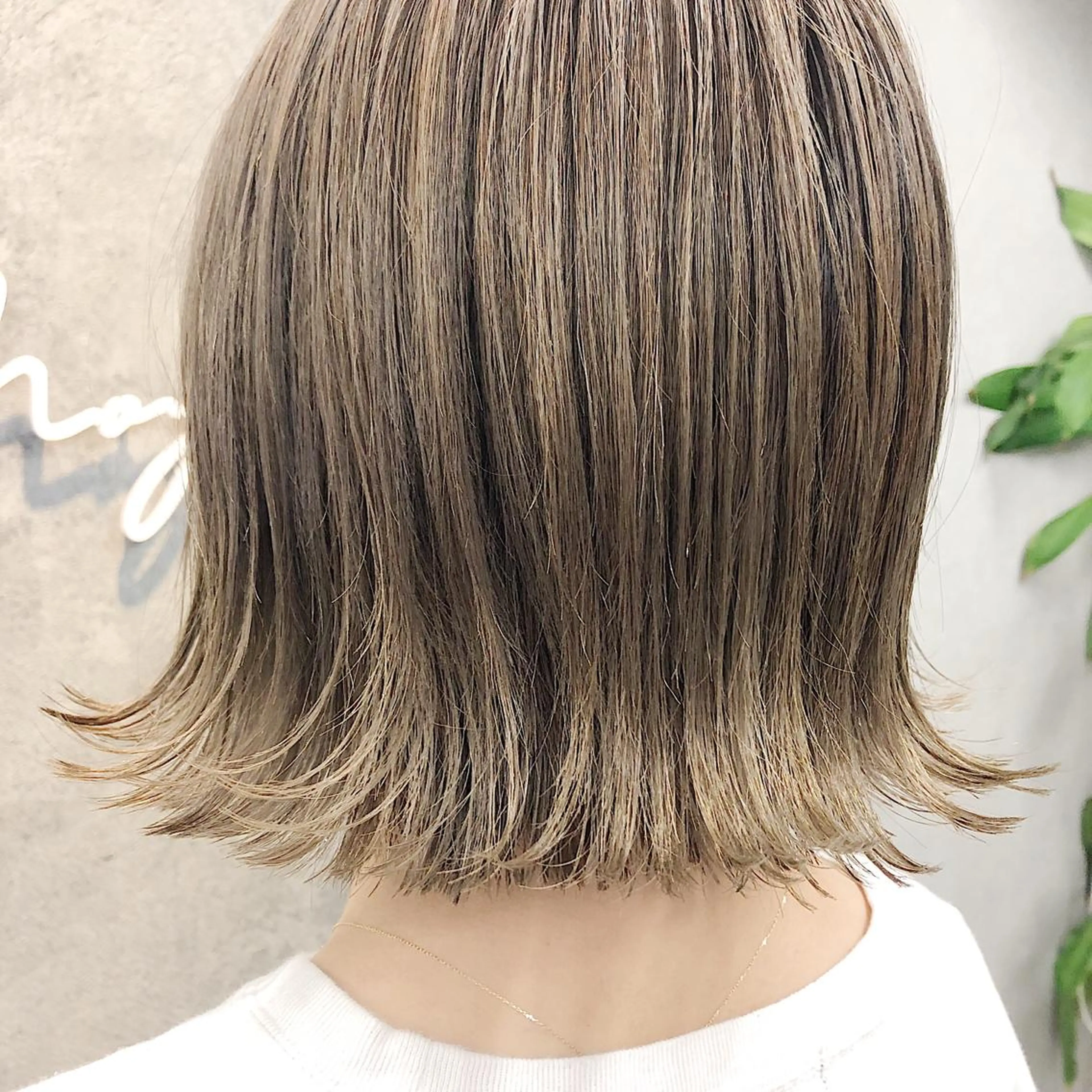 ミディアム 切りっぱなしボブ ボブ カット ヘアカラー トリートメント 所渉/韓国レイヤー /ウルフカットのヘアスタイル