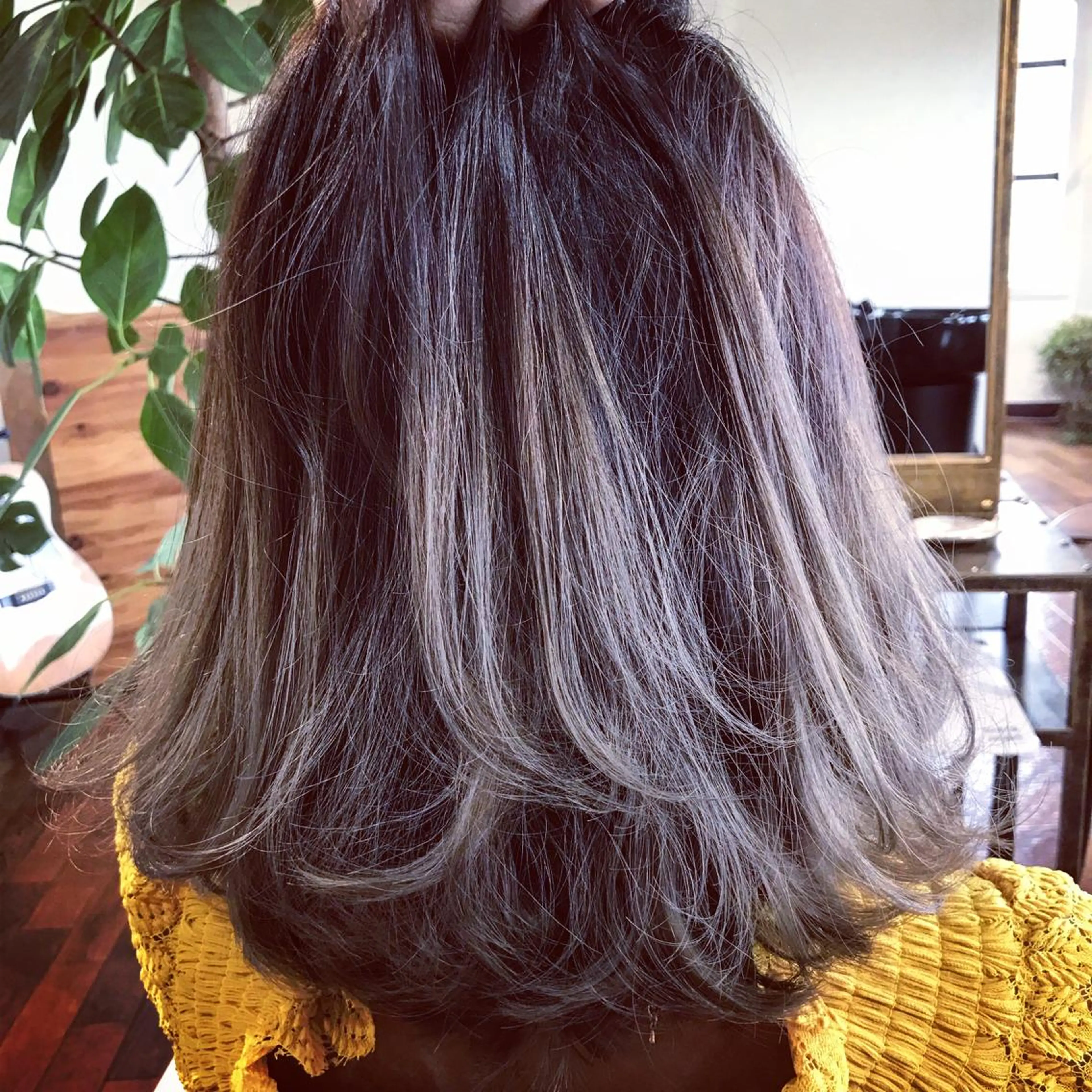 セミロング カラー ブルーカラー ブルージュ グレージュ 大嶋 宏隆のヘアスタイル