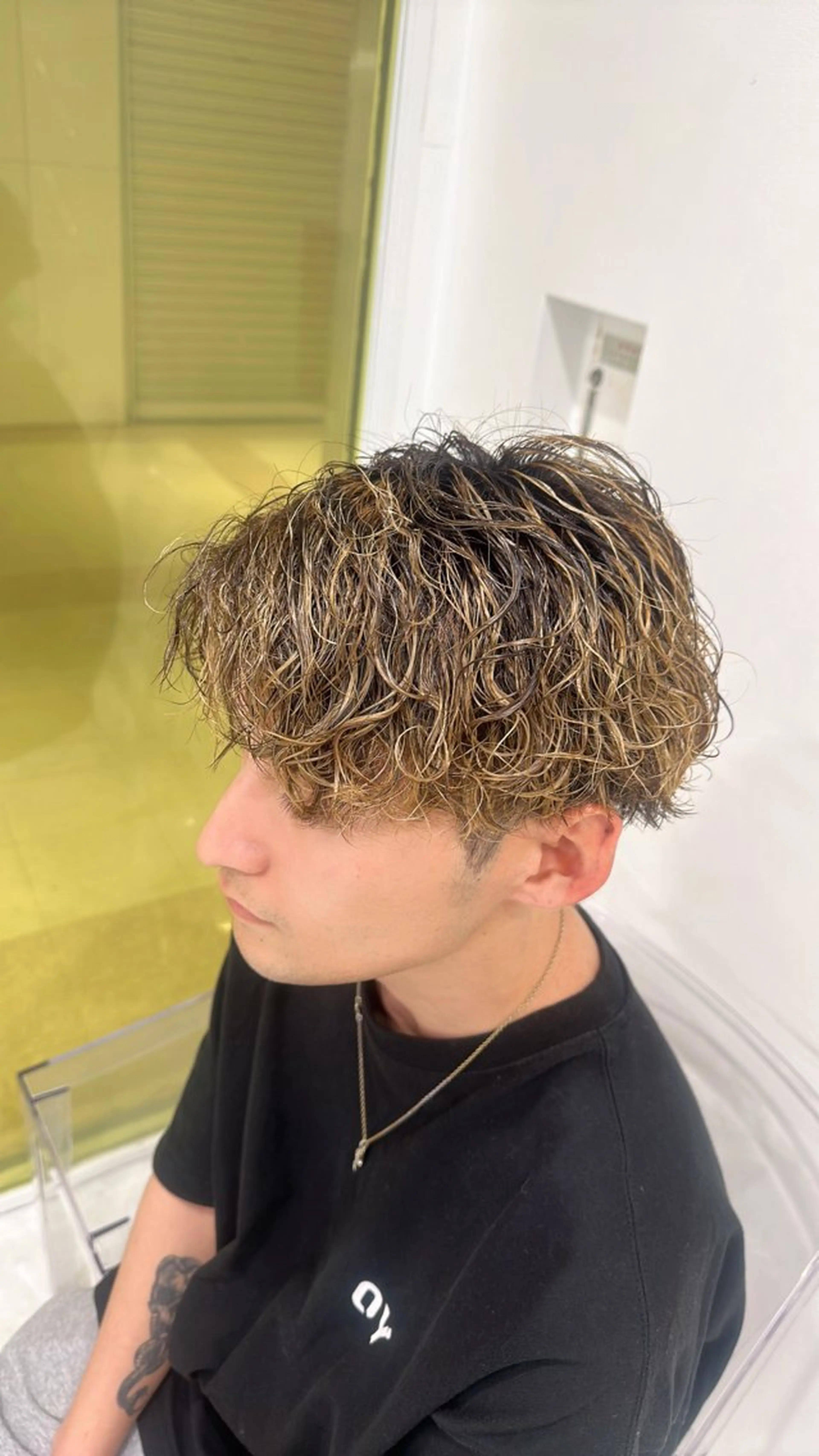ショート パーマ ハイトーン🌈メンズ カット♡Machanのヘアスタイル