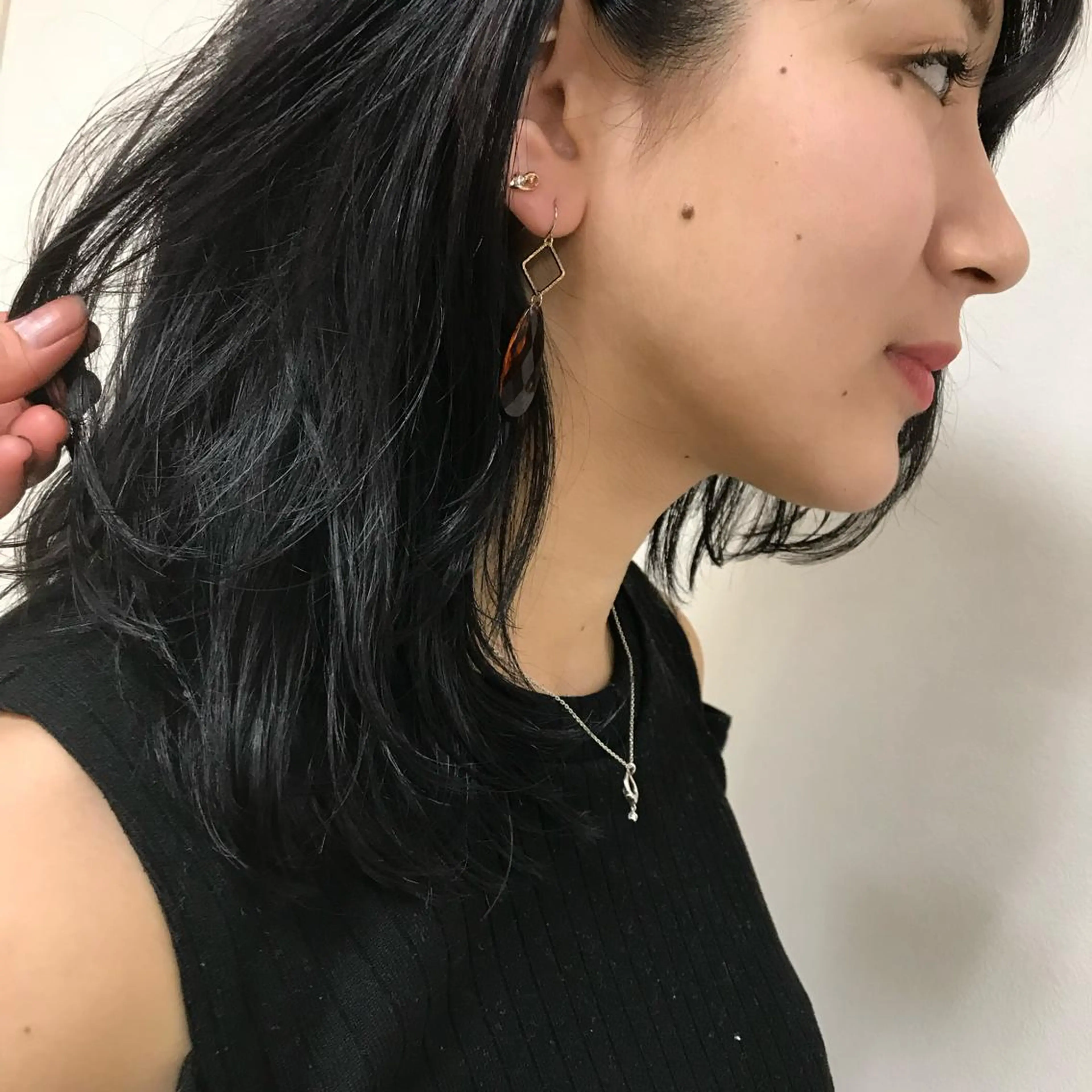 セミロング デザインカラー🕊 石井萌のヘアスタイル