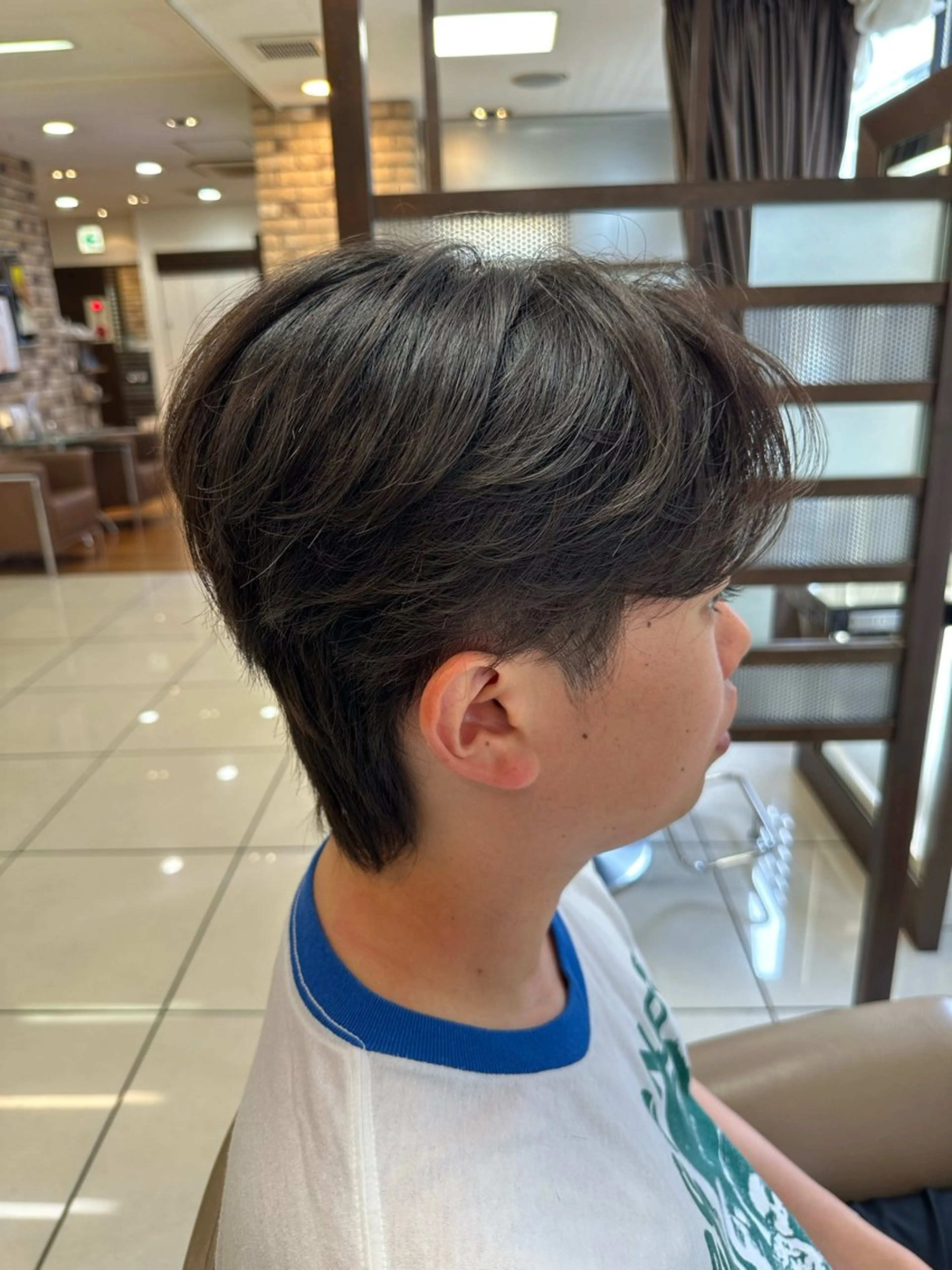メンズ カット ラウンドマッシュシャ ドウニュアンスパーマのヘアスタイル