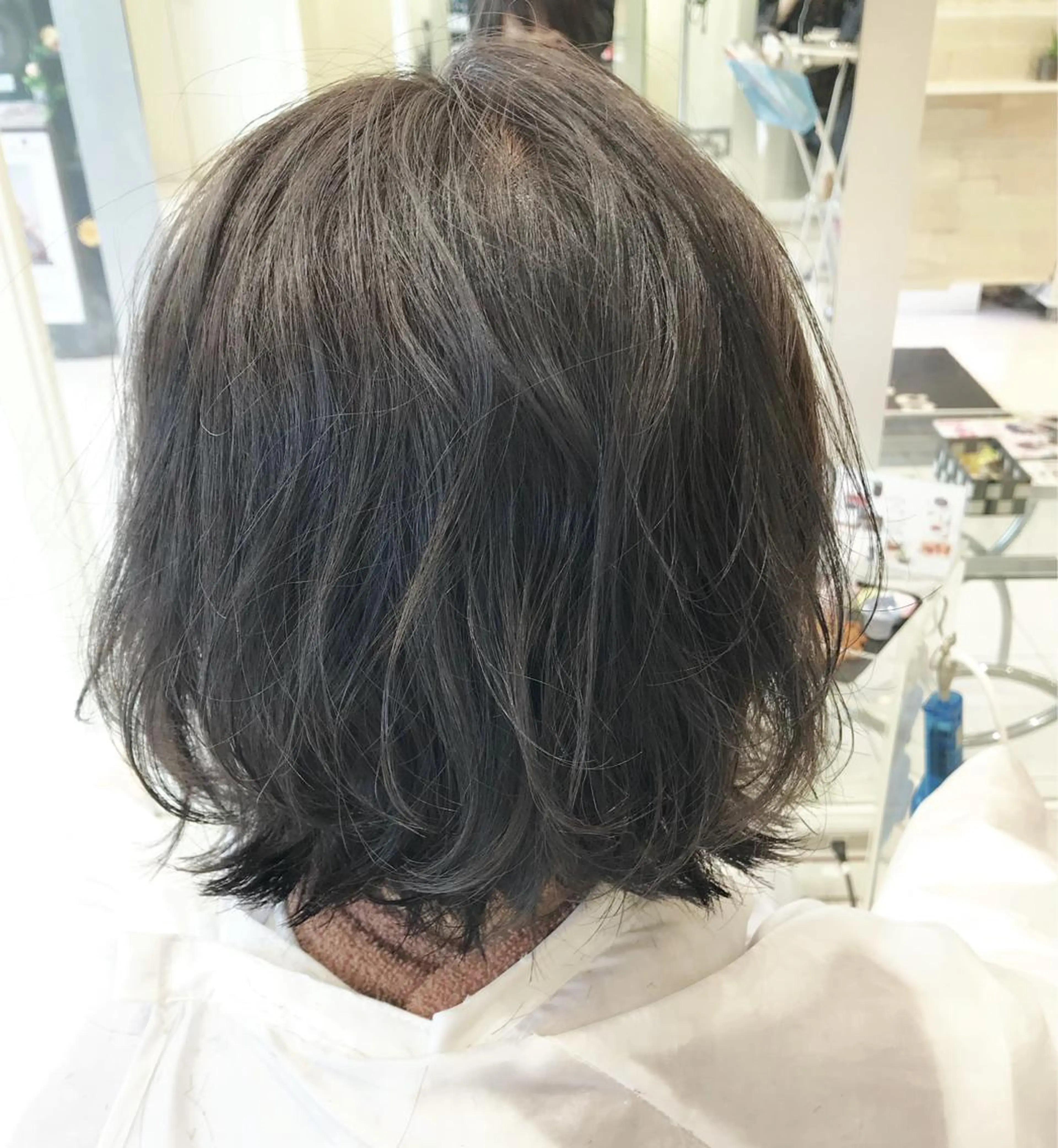 ショート カラー ボブレイヤー ブルーカラー ブルーグレー ボブ レイヤーカット カット ヘアカラー 岡田詩織 MODE Ks松原店のヘアスタイル