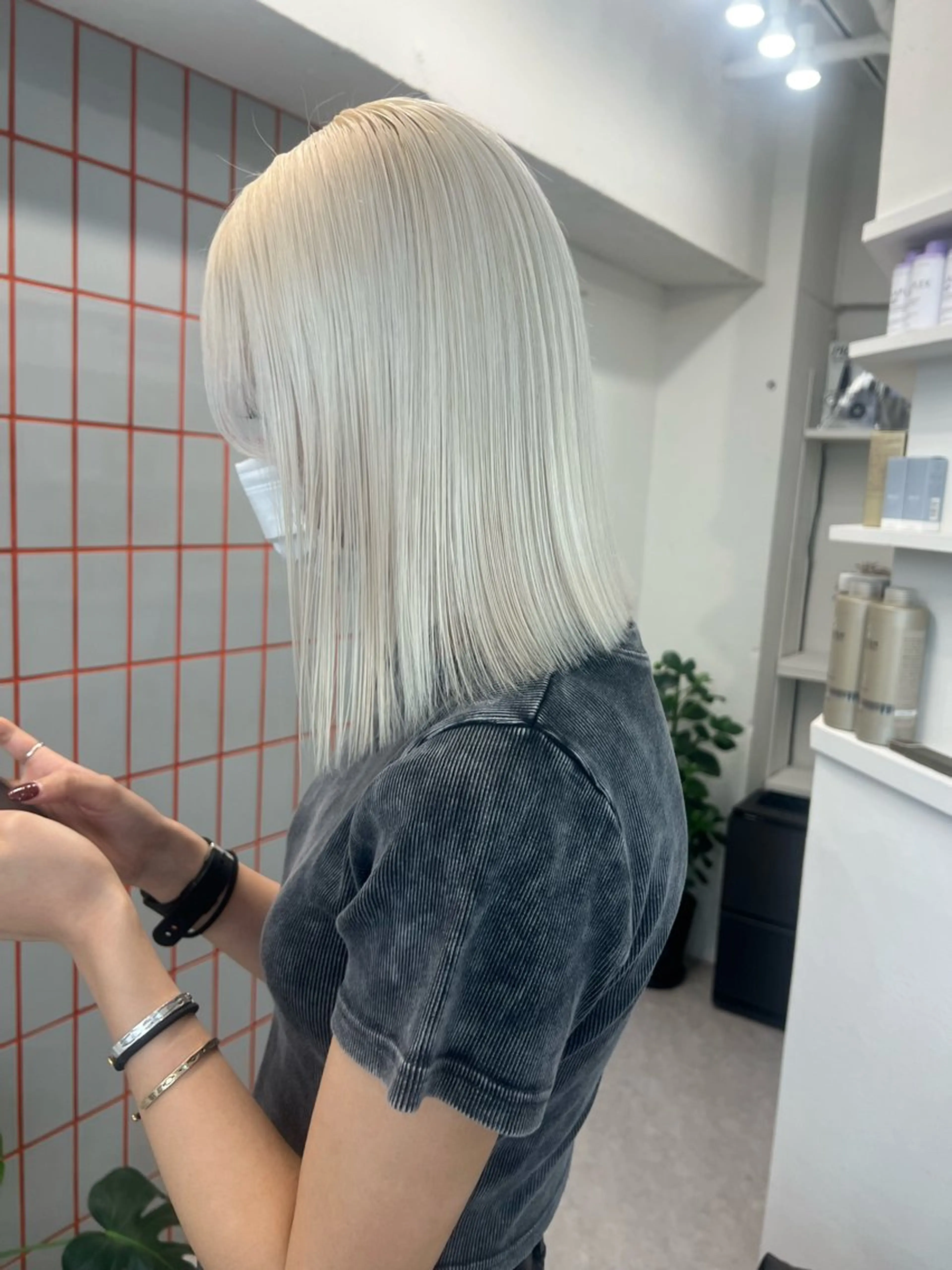 セミロング カラー アッシュ ベージュカラー ブリーチ ブロンド ブロンドベージュ PELE所属・🐹ミルクティー ‼️✊🏻yuiのヘアスタイル