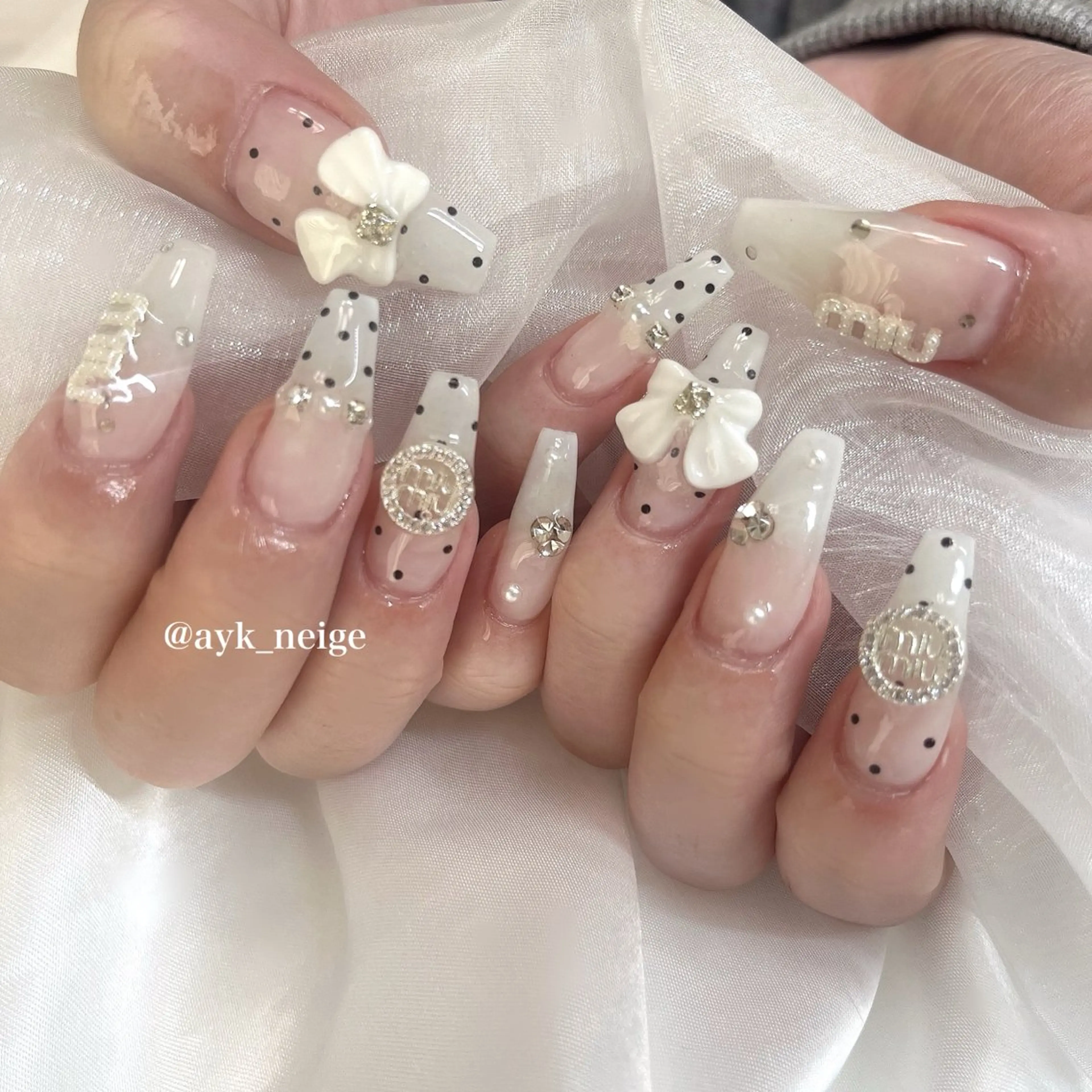 ネイル フットネイル キラキラネイル 韓国ネイル リボン シンプルネイル n'eige nail所属・大谷 綾香のネイルデザイン