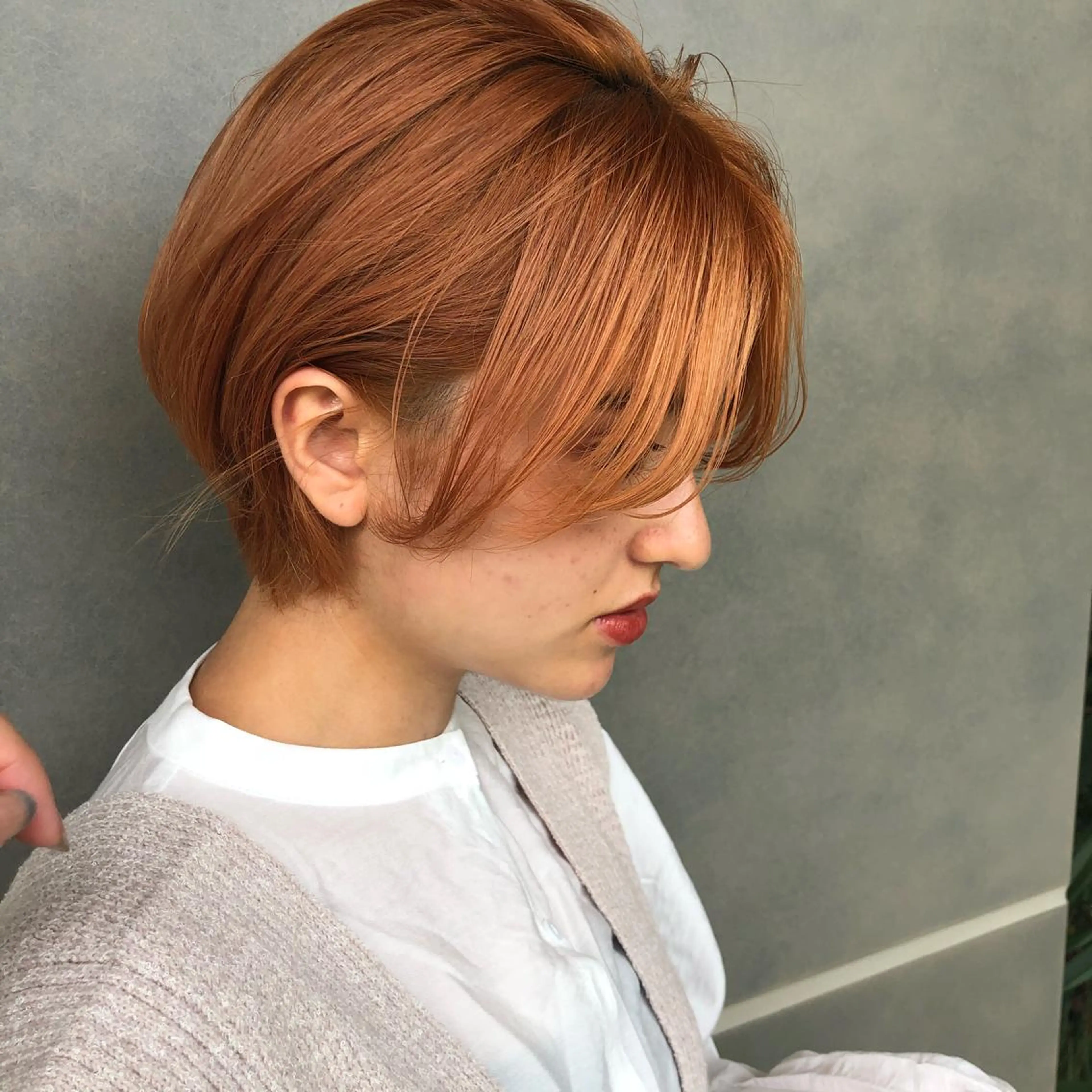 ショート カラー ヘアアレンジ ベージュカラー ブリーチ ハイトーンカラー オレンジ オレンジベージュ 落合　眺 (オチアイ　ノゾミ)のヘアスタイル