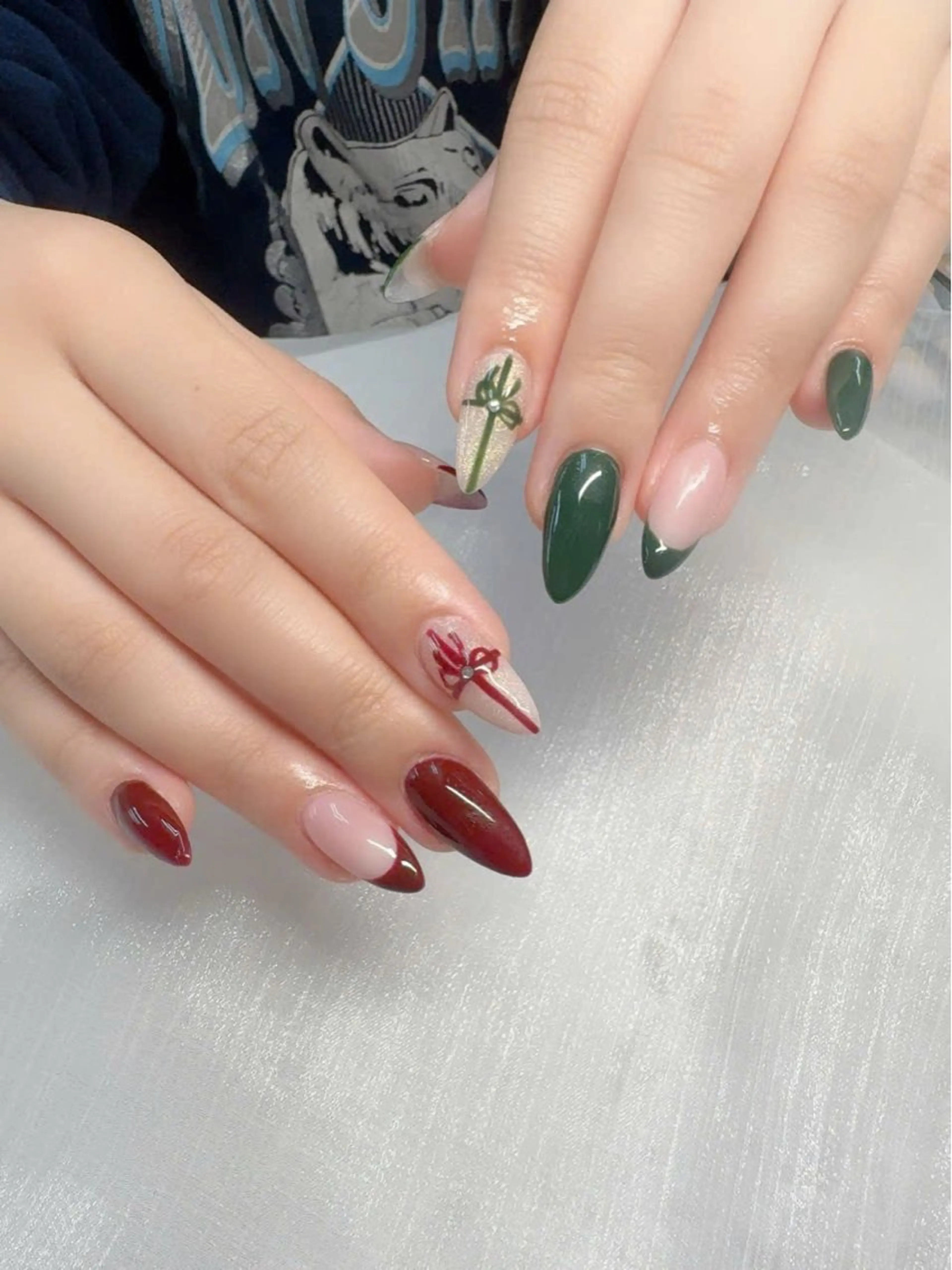 ネイル フレンチネイル グラデーション キラキラネイル 韓国ネイル マグネットネイル ハンドネイル ハンドケア Hara Nail 【パラジェル使用】のネイルデザイン
