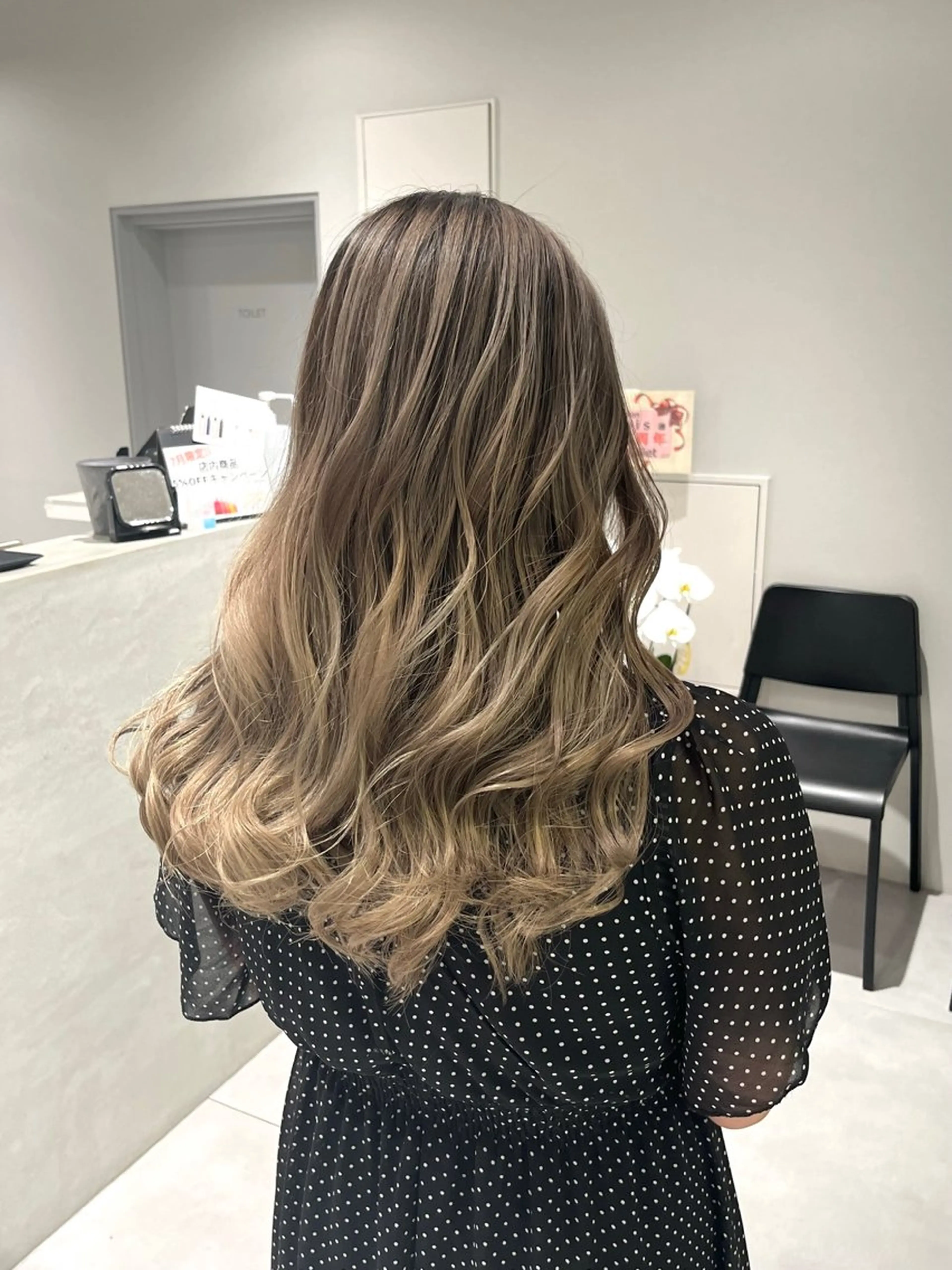 ロング カラー ヘアカラー バレイヤージュ ハイライトのヘアスタイル