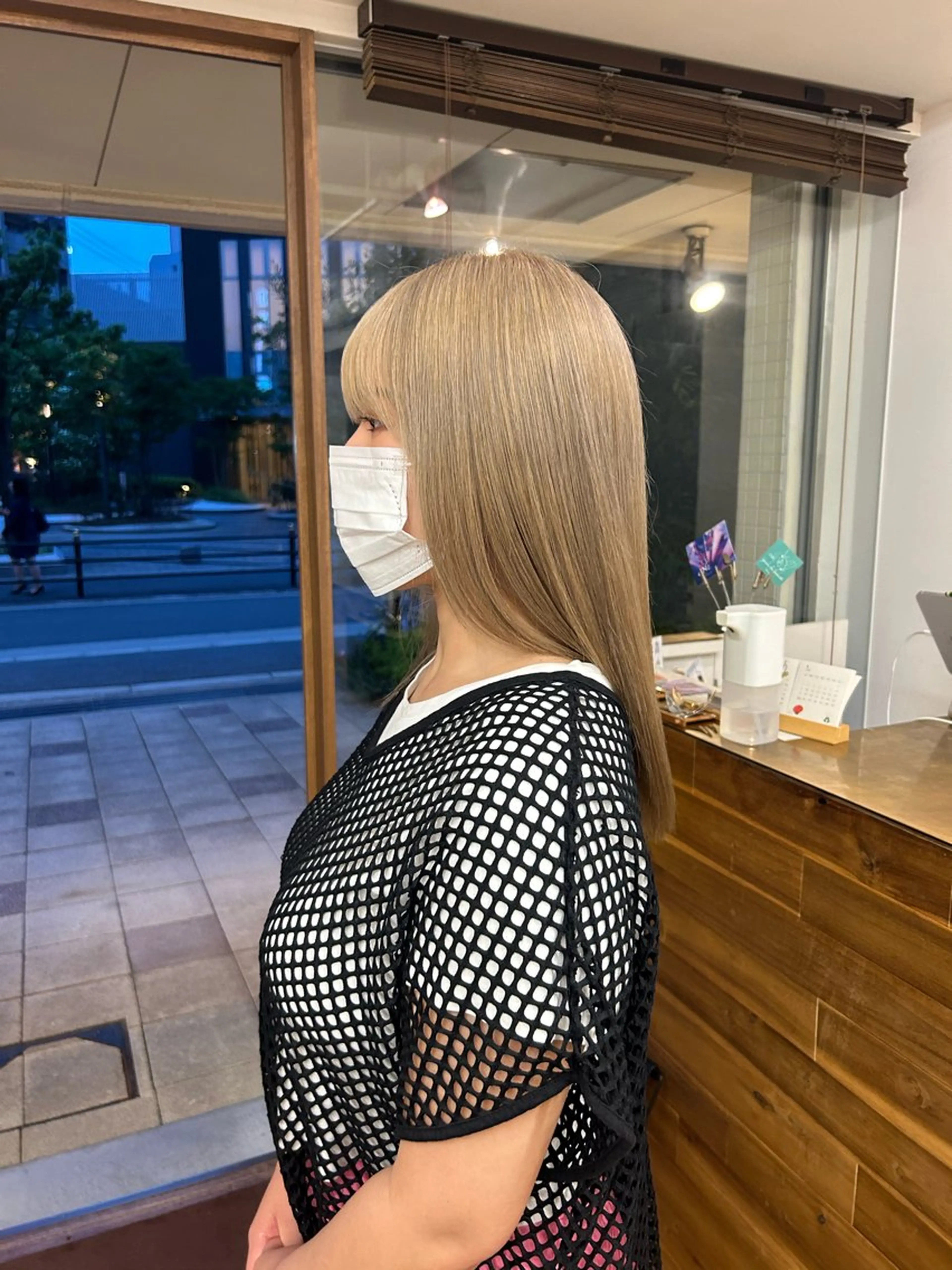 セミロング カラー ヘアカラー yohaku所属・ハイトーン美容師🫧 神崎 源のヘアスタイル