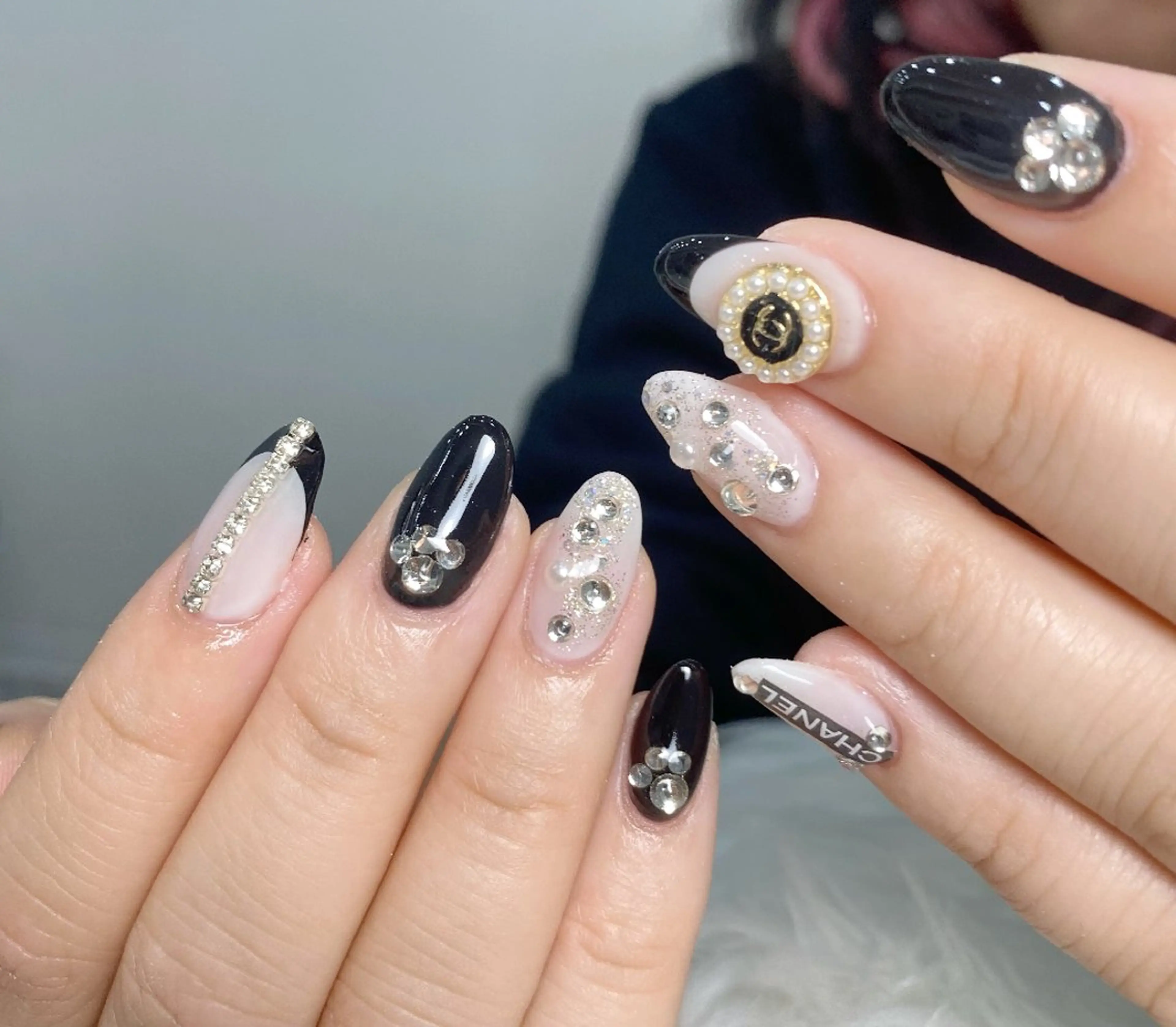 ネイル チークネイル 長さ出し フレンチネイル ジェルネイル キラキラネイル ハンドネイル UM Nail Salonのネイルデザイン