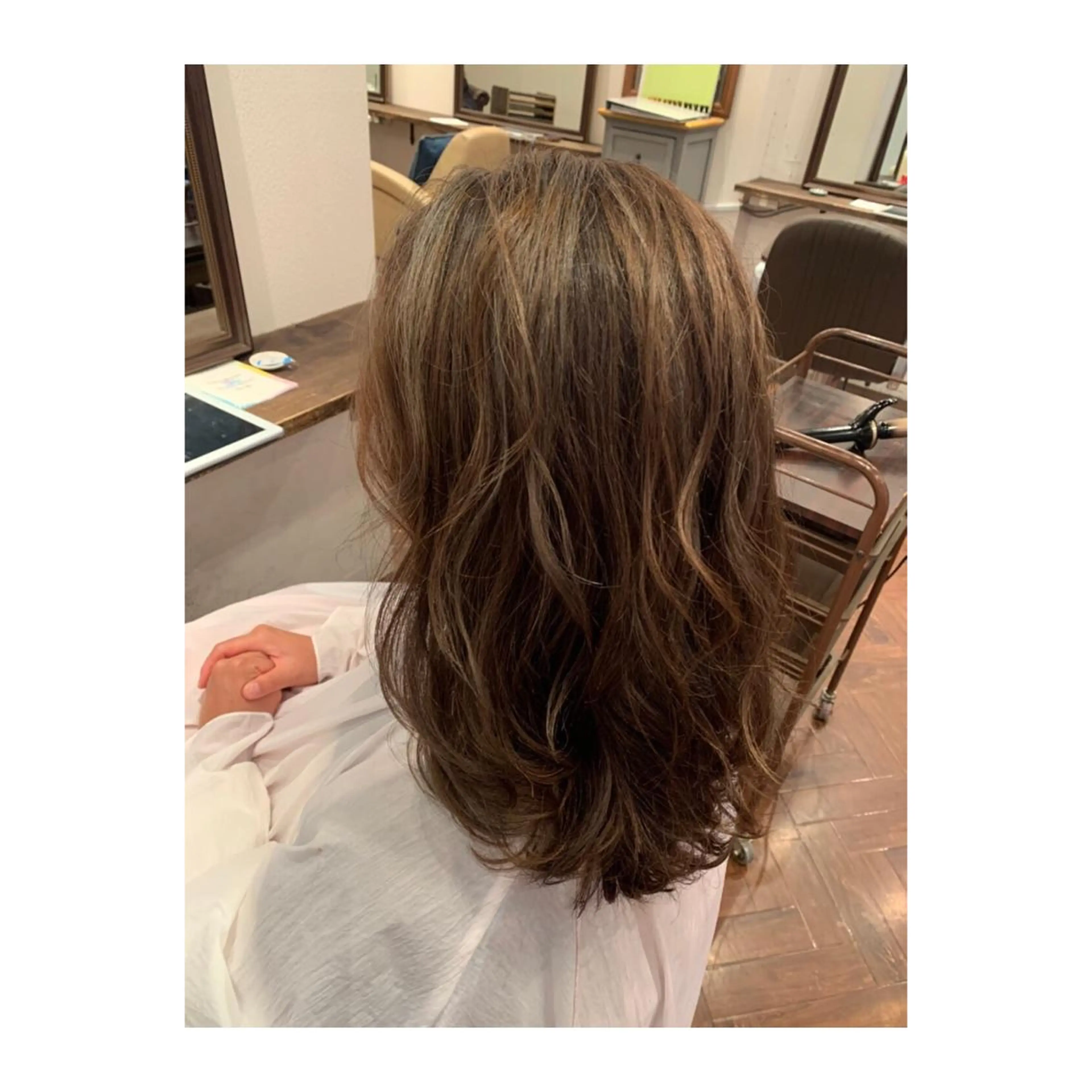 ロング カラー まちだ ひとみのヘアスタイル