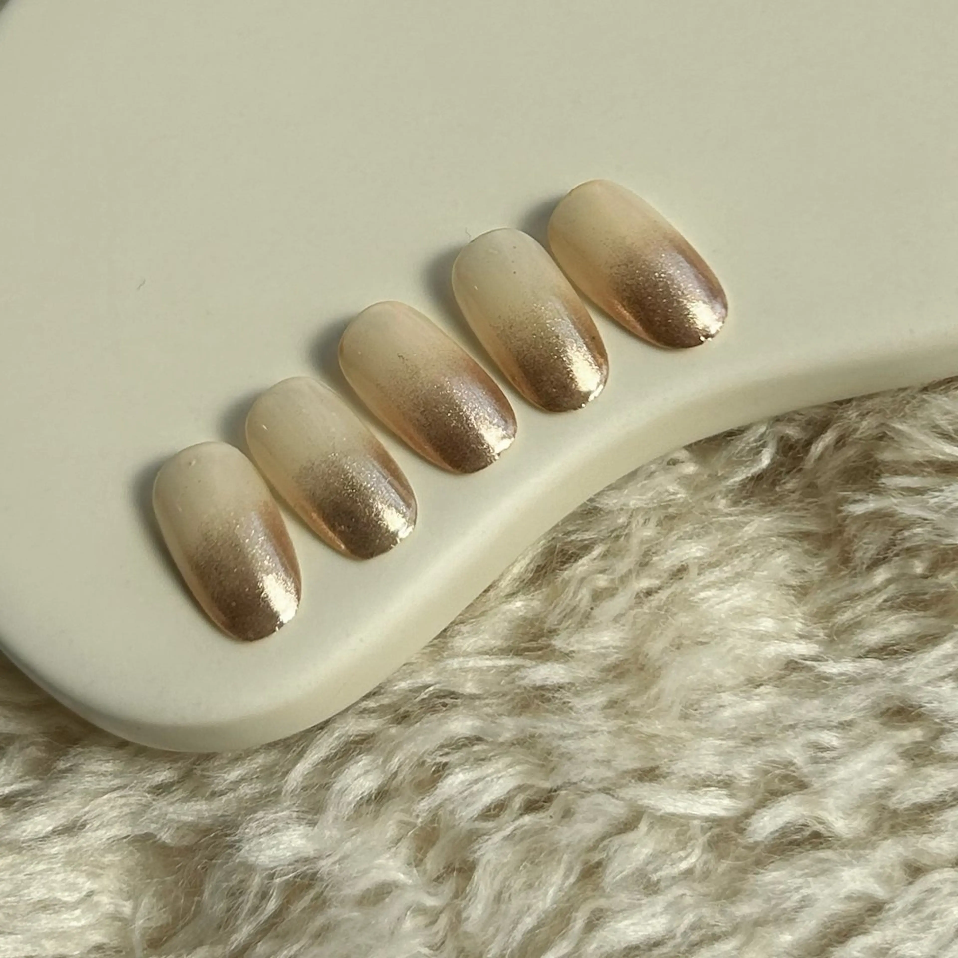 ネイル グラデーション ミラーネイル nailsalon kiii'sのネイルデザイン