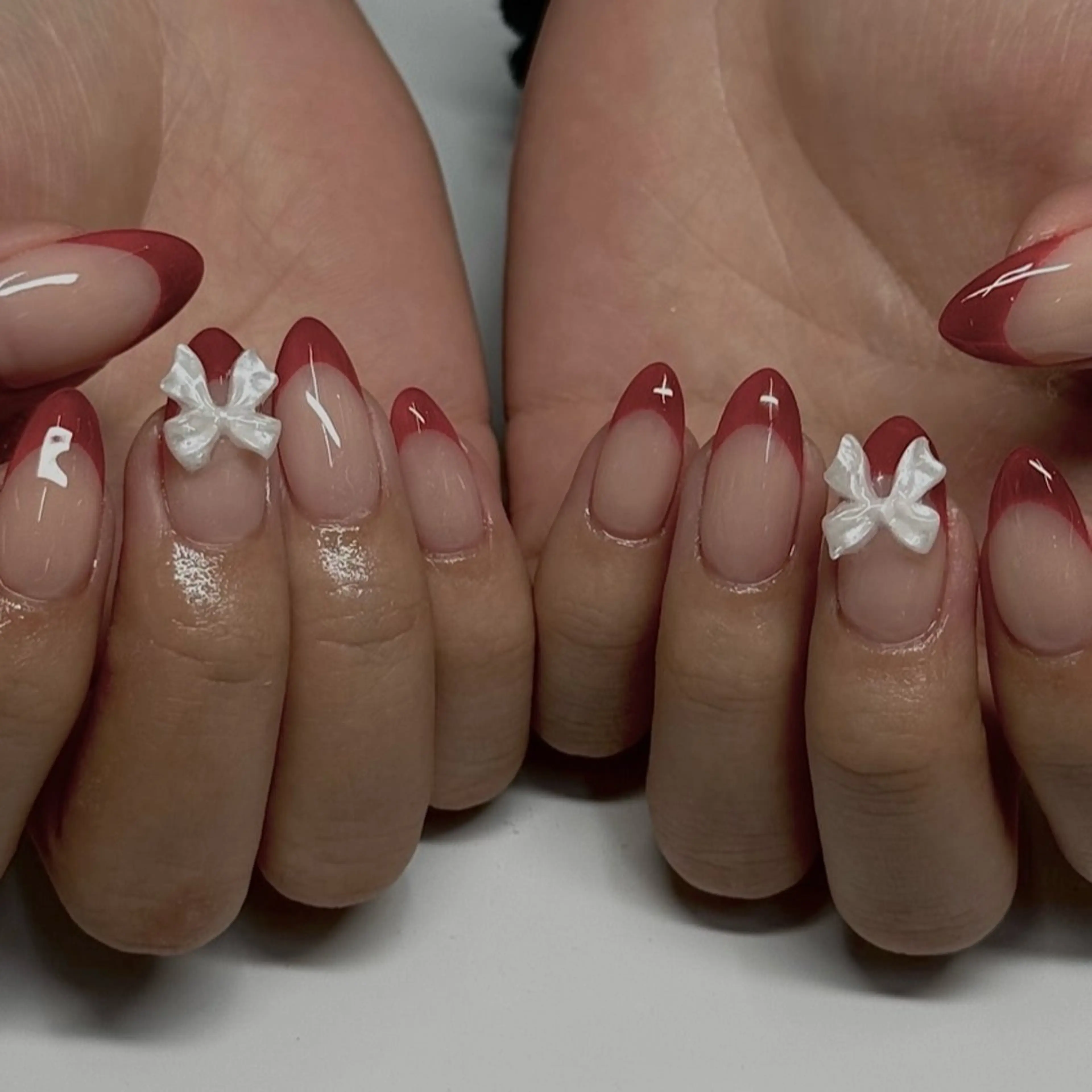 ネイル フレンチネイル 韓国ネイル リボン ハンドネイル WOLTOKYO渋谷 lynのネイルデザイン