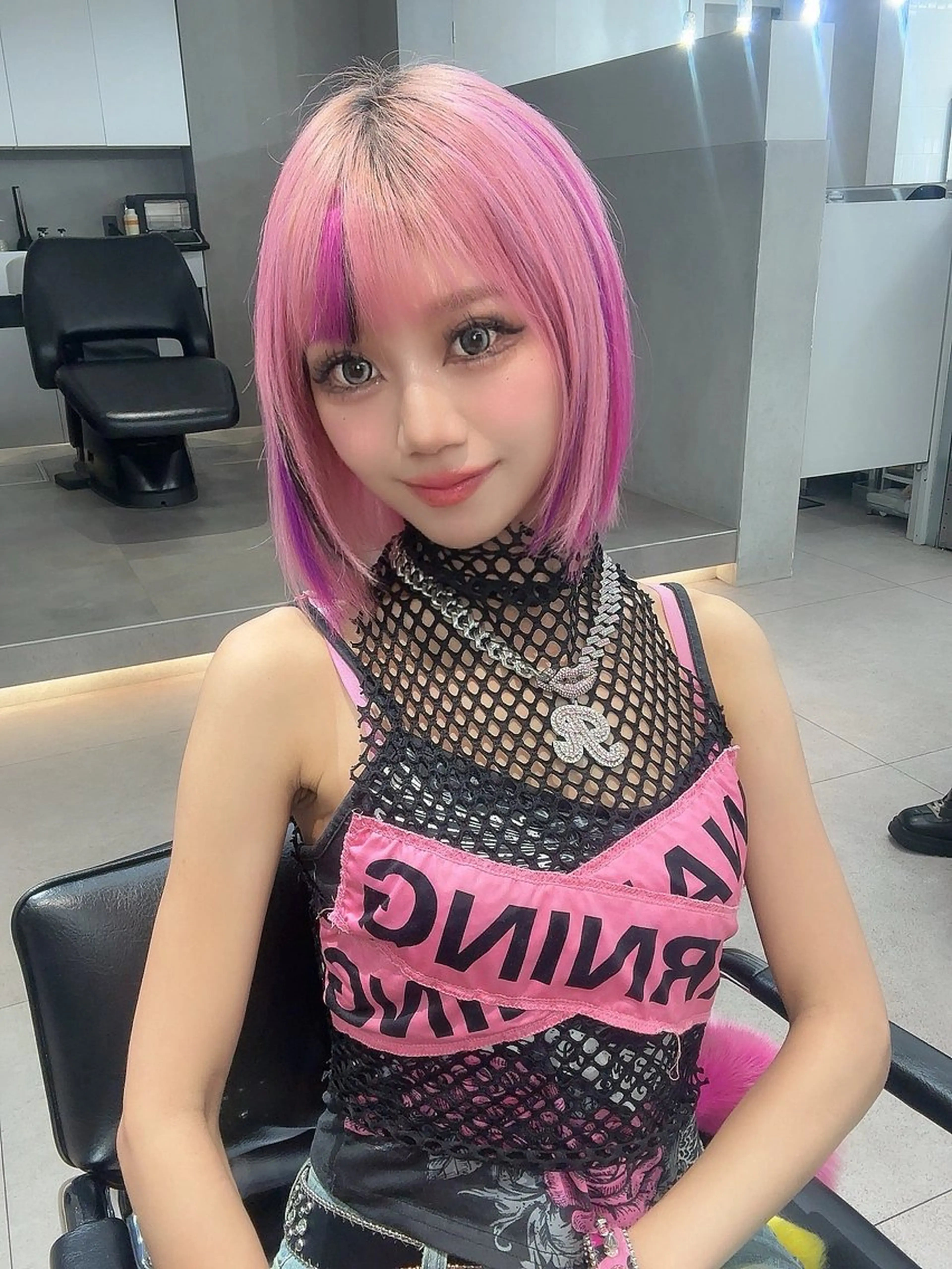 ミディアム カラー ベージュカラー ブリーチ ハイトーンカラー ピンクカラー ピンクベージュ ヘアカラー 表参道/ハイライト リタッチ/縮毛矯正のヘアスタイル