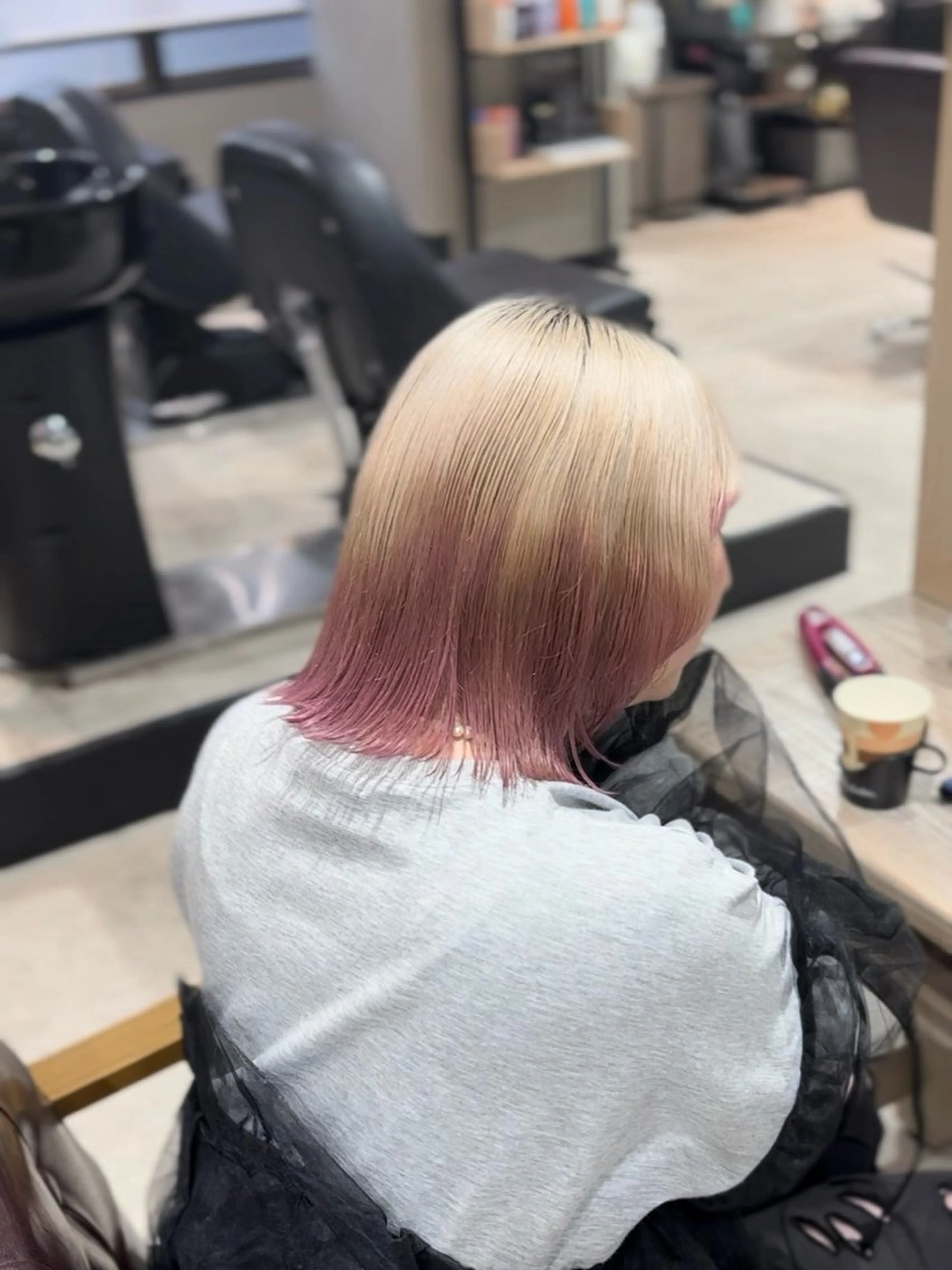 ミディアム ルーツカラー/ レイヤーカット/井川のヘアスタイル