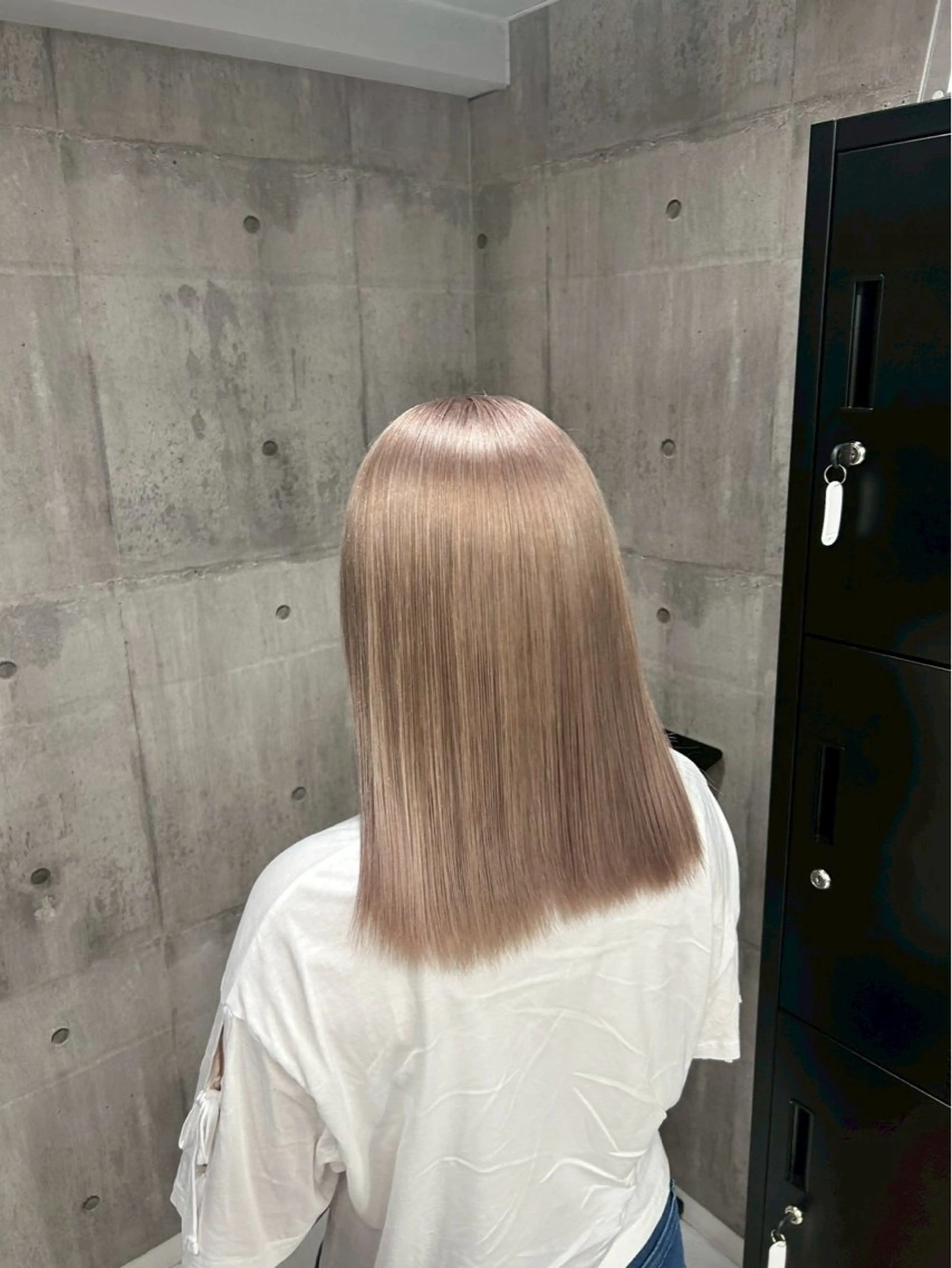 セミロング カラー アッシュ バレイヤージュ ミストバング ブリーチ ブロンド ヘアカラー トリートメント hayato🌟/ ツヤサラハイトーンのヘアスタイル
