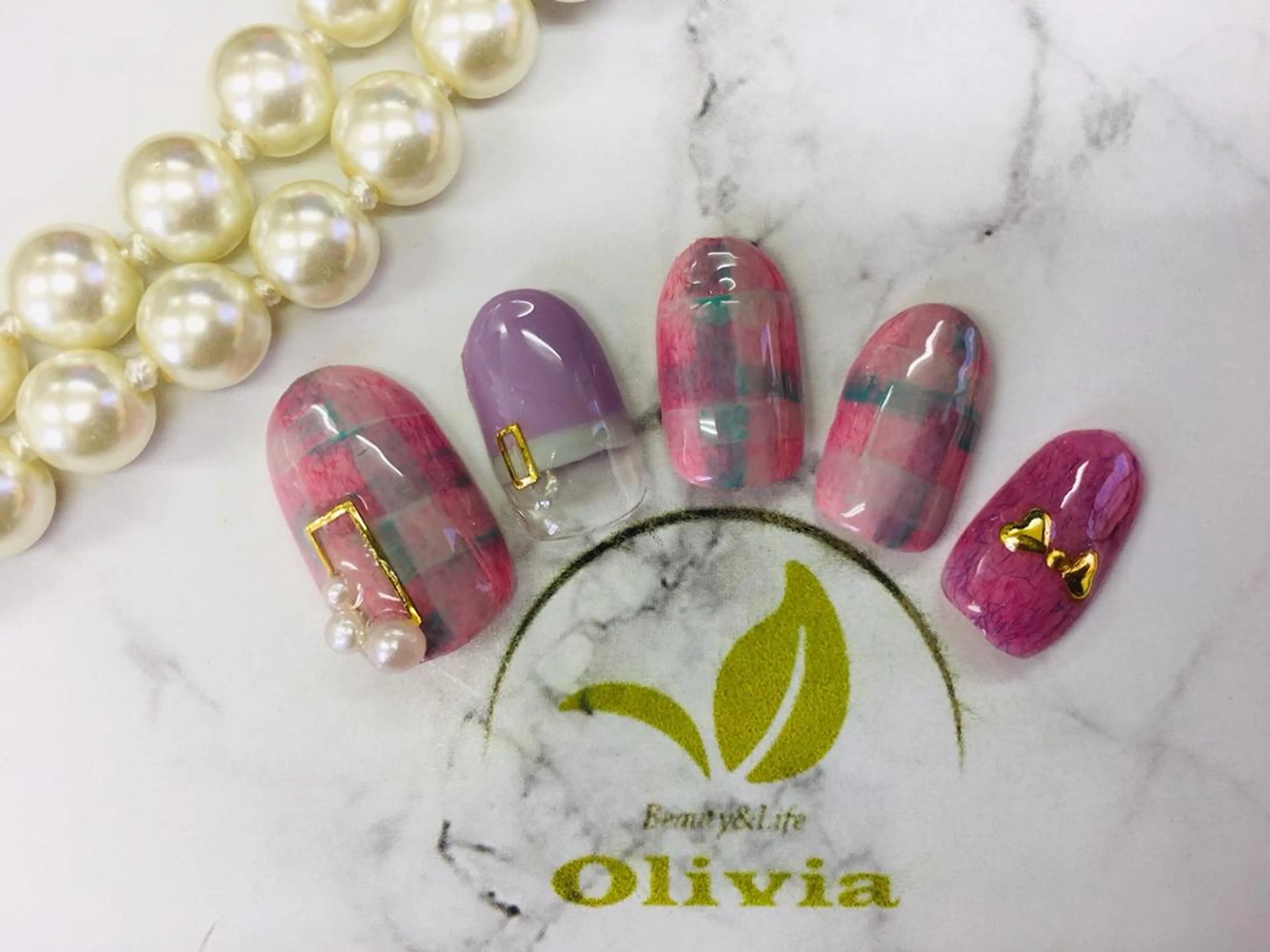 ネイル Olivia アイラッシュのマツエク・マツパデザイン