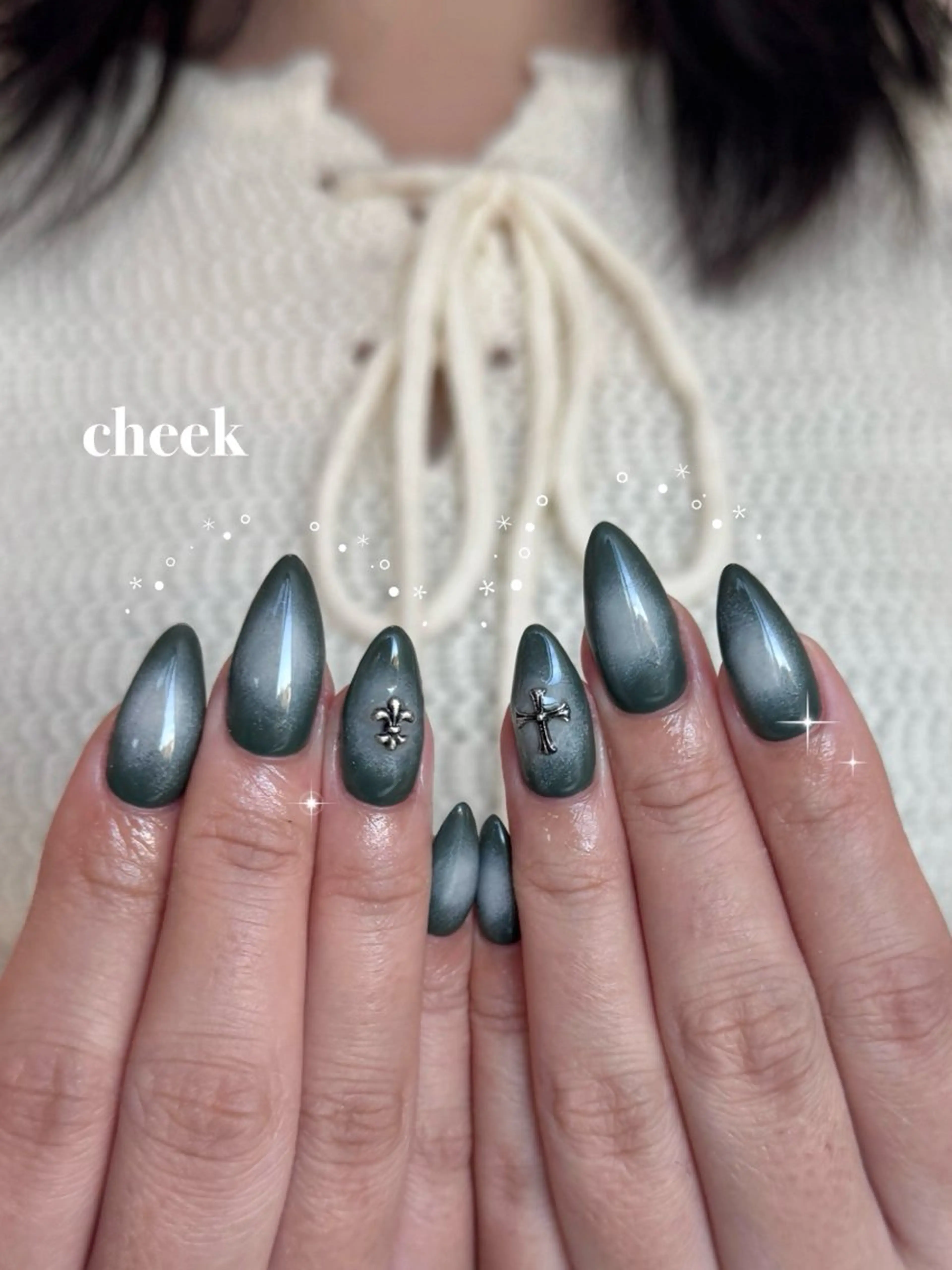 ネイル チークネイル グリーン ハンドネイル nail salon CAREY 🎀のネイルデザイン