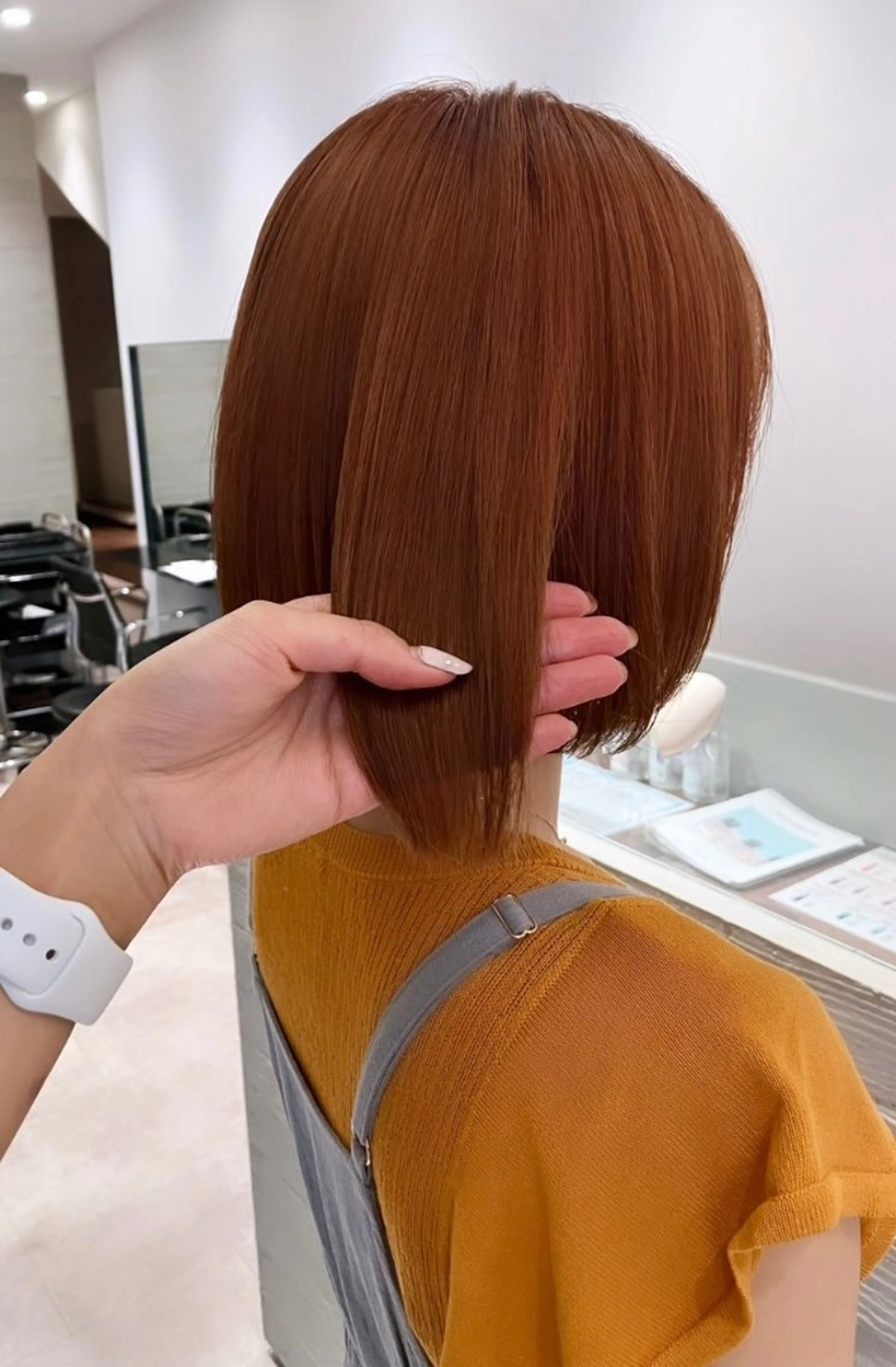 ショート カラー ブリーチ オレンジ サキ🤍ハイトーン 🩰くびれ巻きヘアのヘアスタイル