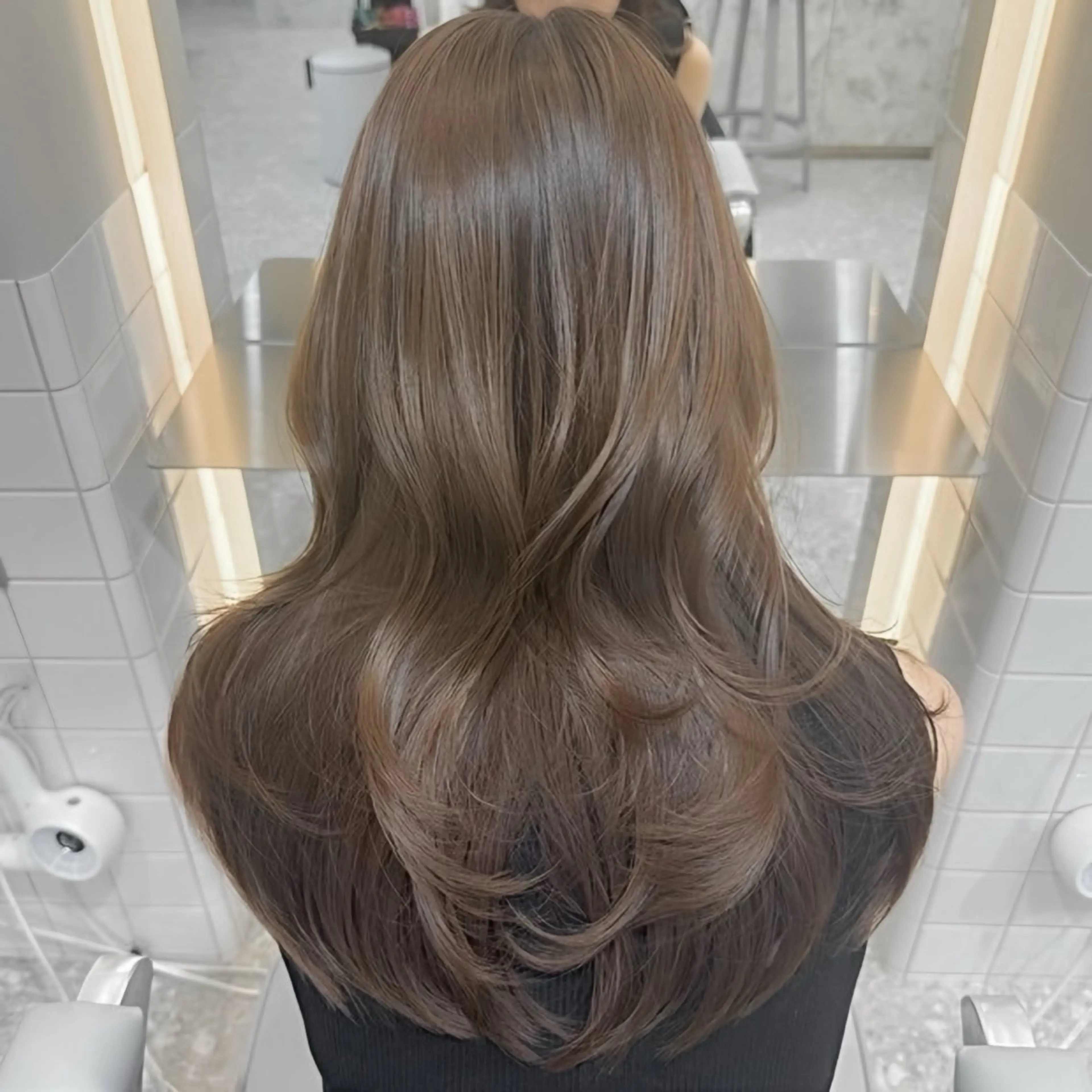 ロング カラー ヘアアレンジ 透明感カラー オリーブカラー 韓国風ヘア レイヤーカット ワンホンヘア ヘアカラー トリートメント Sea by Lond 新宿【シーバイロンド】所属・韓国/ワンホン/新宿 /Rumiのヘアスタイル