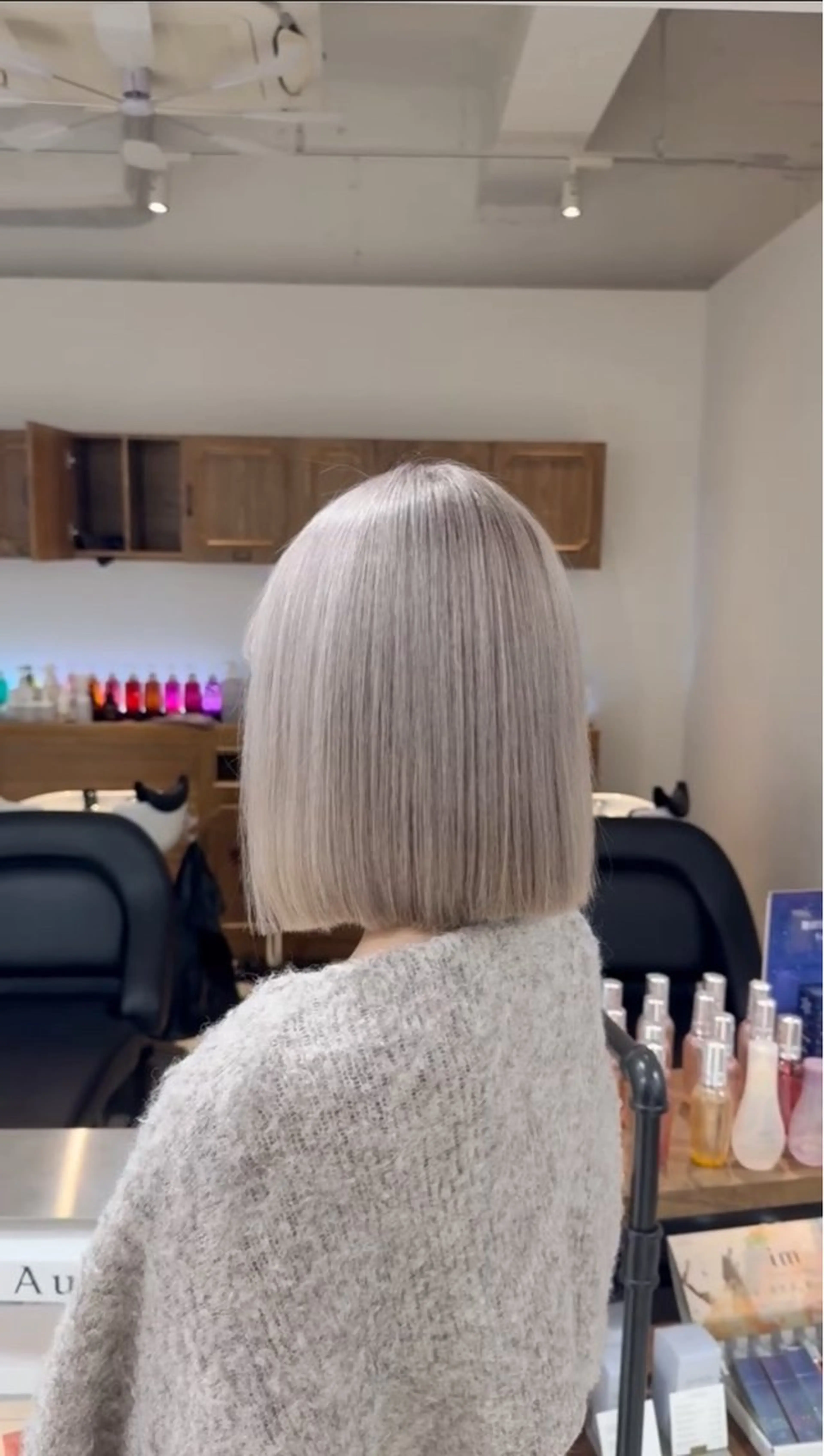 カラー ブリーチ シルバー ヘアカラー 💋艶髪縮毛/ カラー💋まいのヘアスタイル