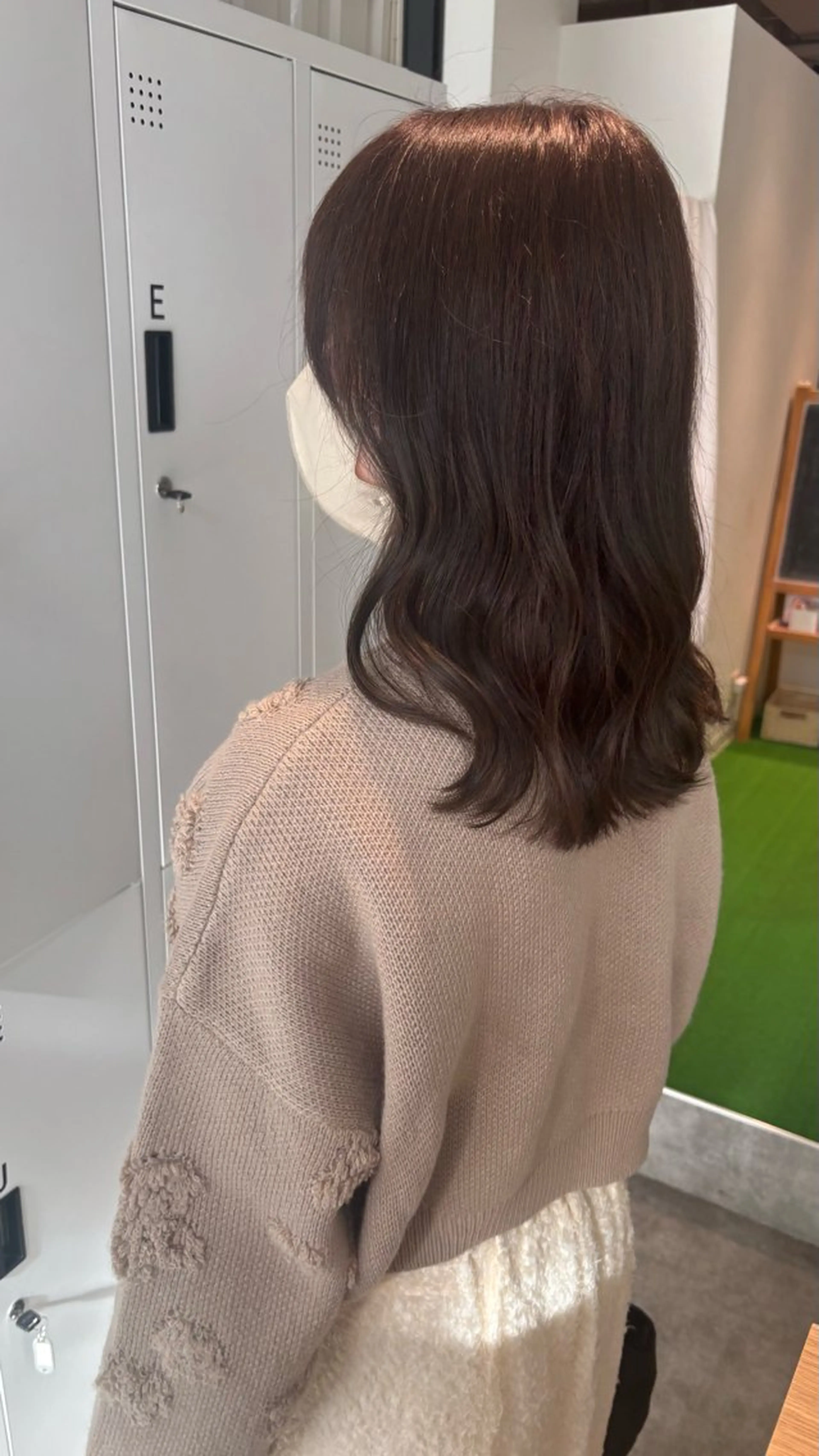 ミディアム カラー ベージュカラー オリーブベージュ non .のヘアスタイル