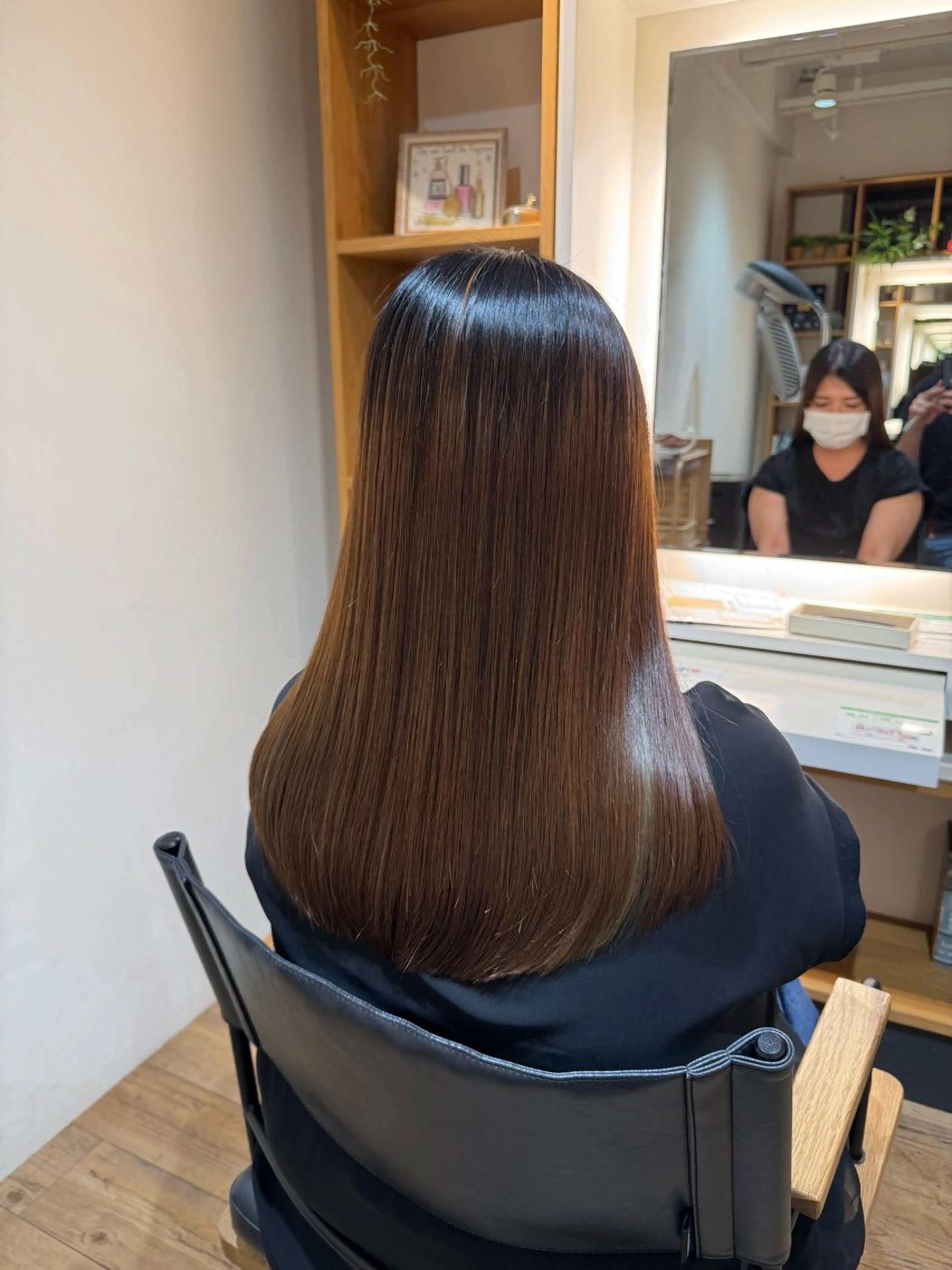 セミロング カット 縮毛矯正 トリートメント afloatkobe所属・美髪/髪質改善 川口凌弥のヘアスタイル