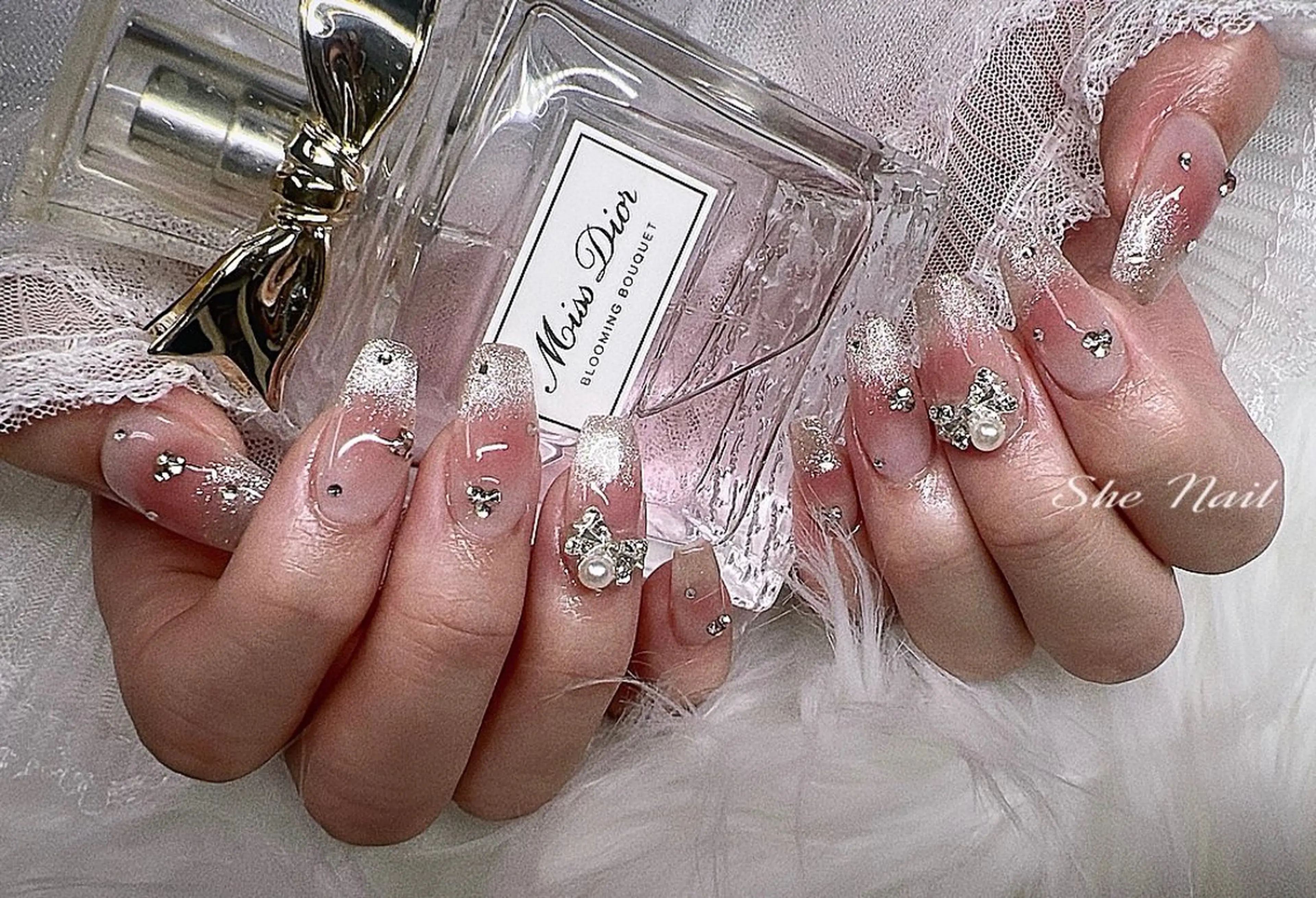 ネイル チークネイル 長さ出し フレンチネイル ガラスフレンチ マグネットネイル She Nail所属・ISA_ BELLAのネイルデザイン