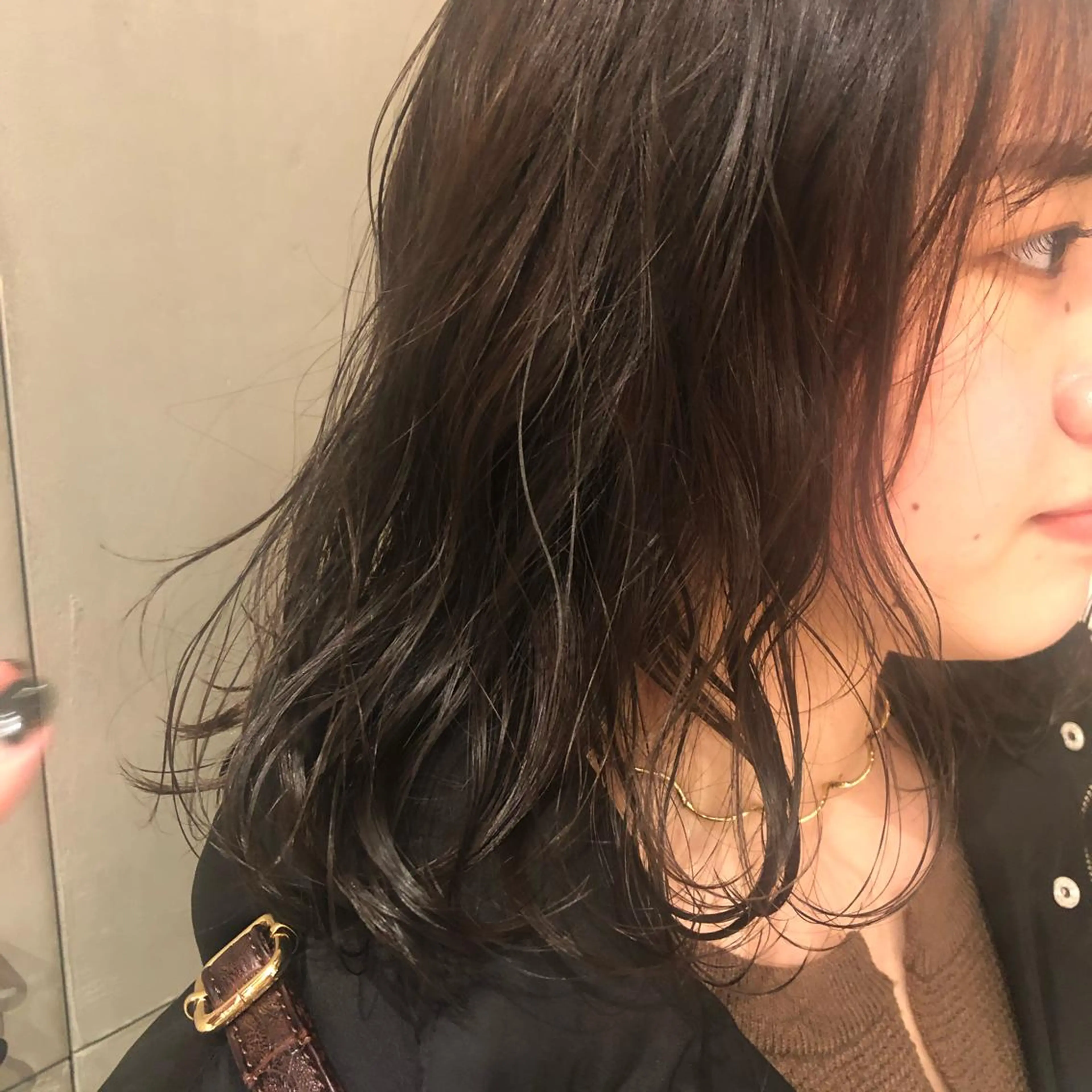 ミディアム カラー 古屋 花織のヘアスタイル