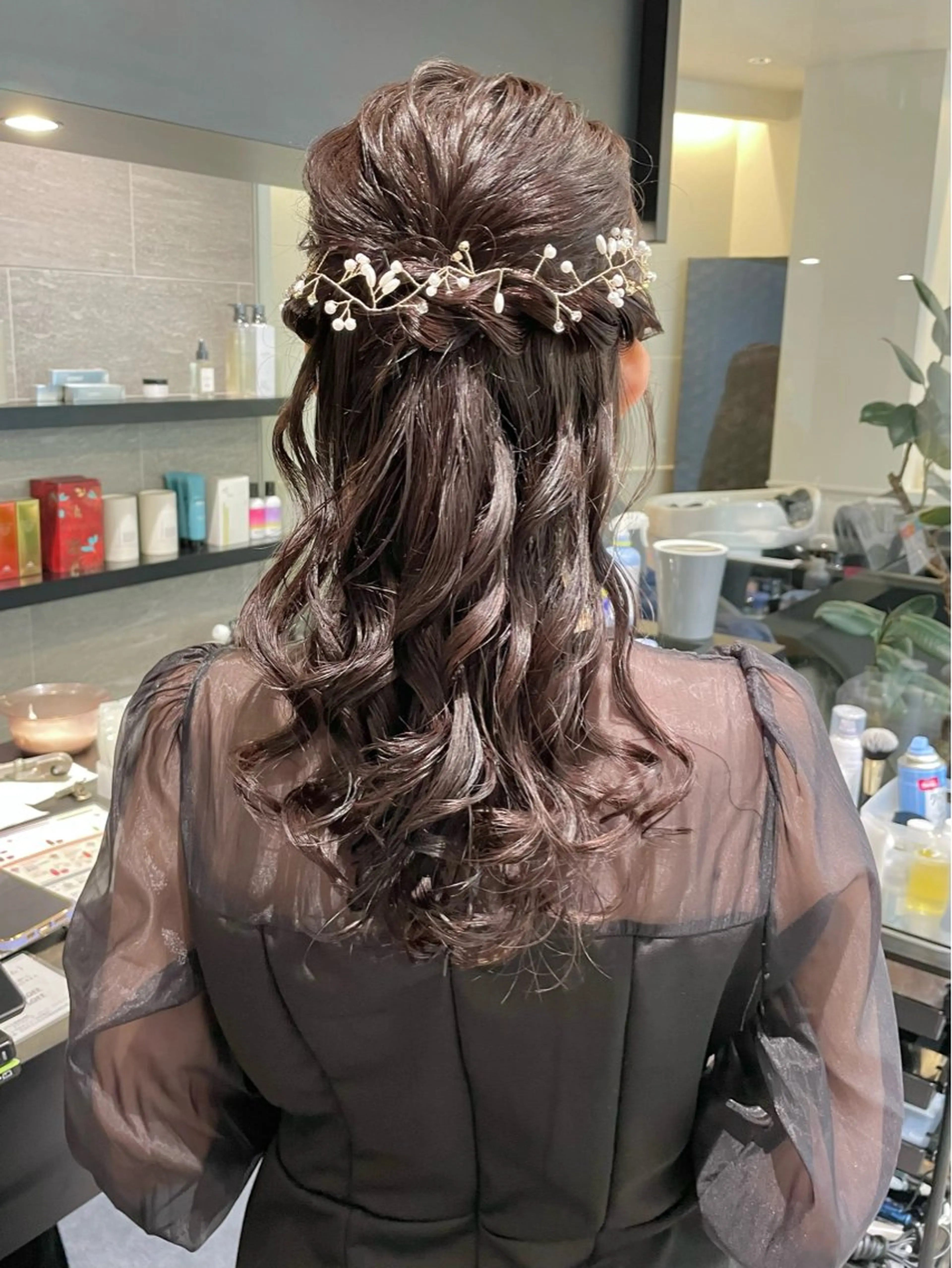 セミロング ヘアアレンジ ハーフアップ 結婚式・ブライダル ダブルカラー🦖 /髪質改善⚡️しおりのヘアスタイル