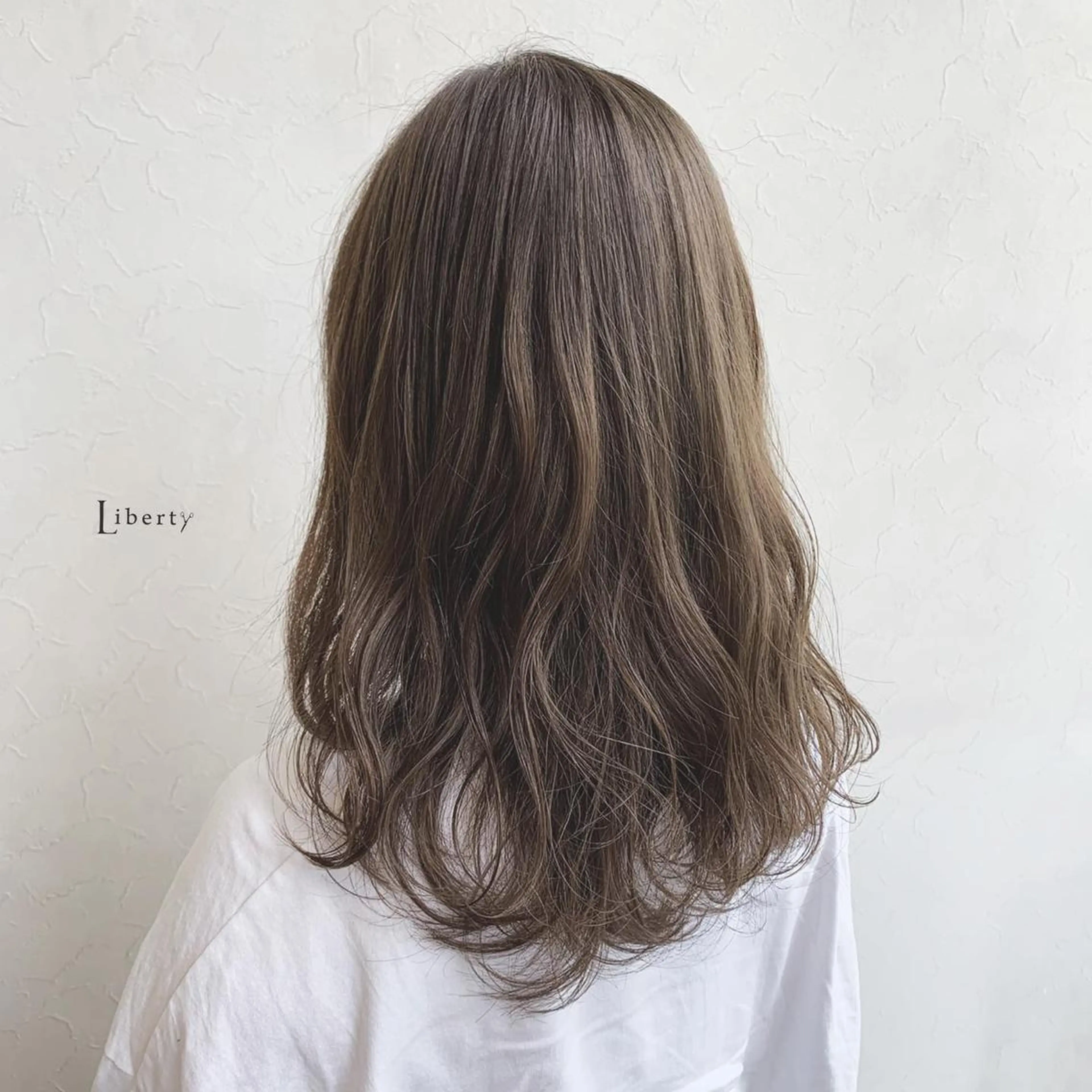 セミロング カラー イルミナカラー スターダスト ヘアカラー トリートメント Liberty 店長 TAJIMAのヘアスタイル