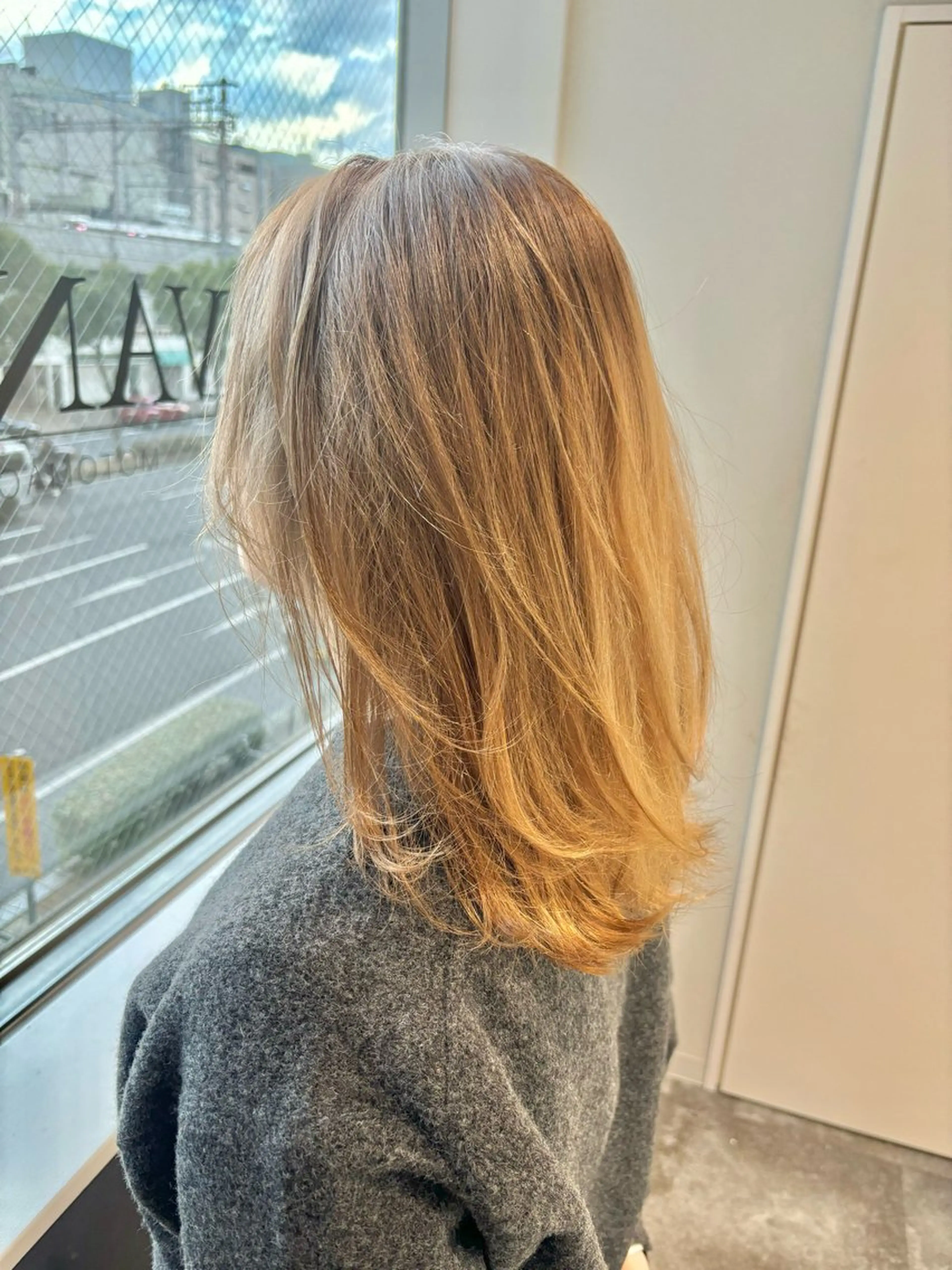ミディアム レイヤーカット カット ヘアカラー 穐田 航のヘアスタイル