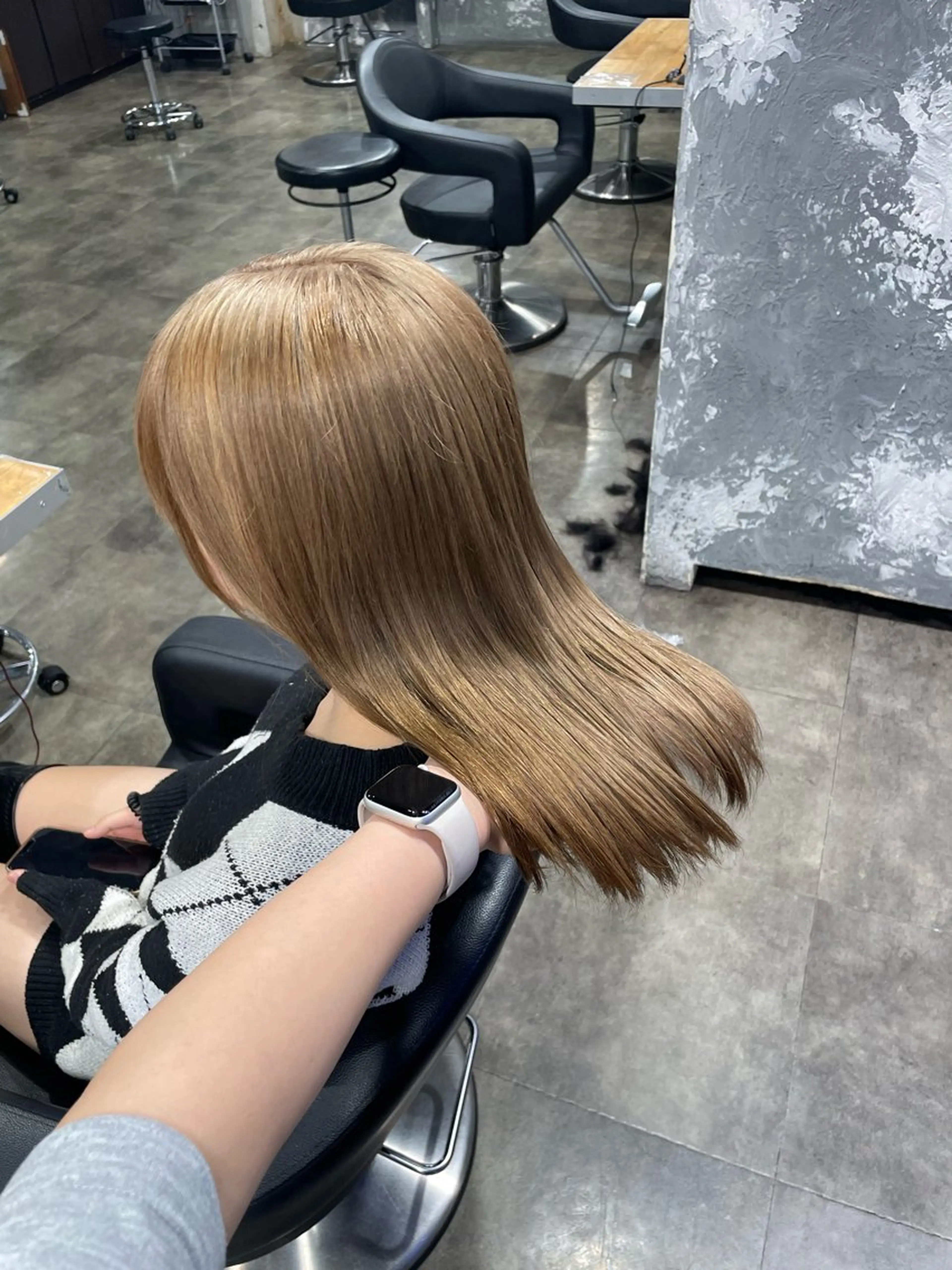 セミロング カラー ヘアカラー ハイトーンブロンド 横浜💞ミオのヘアスタイル