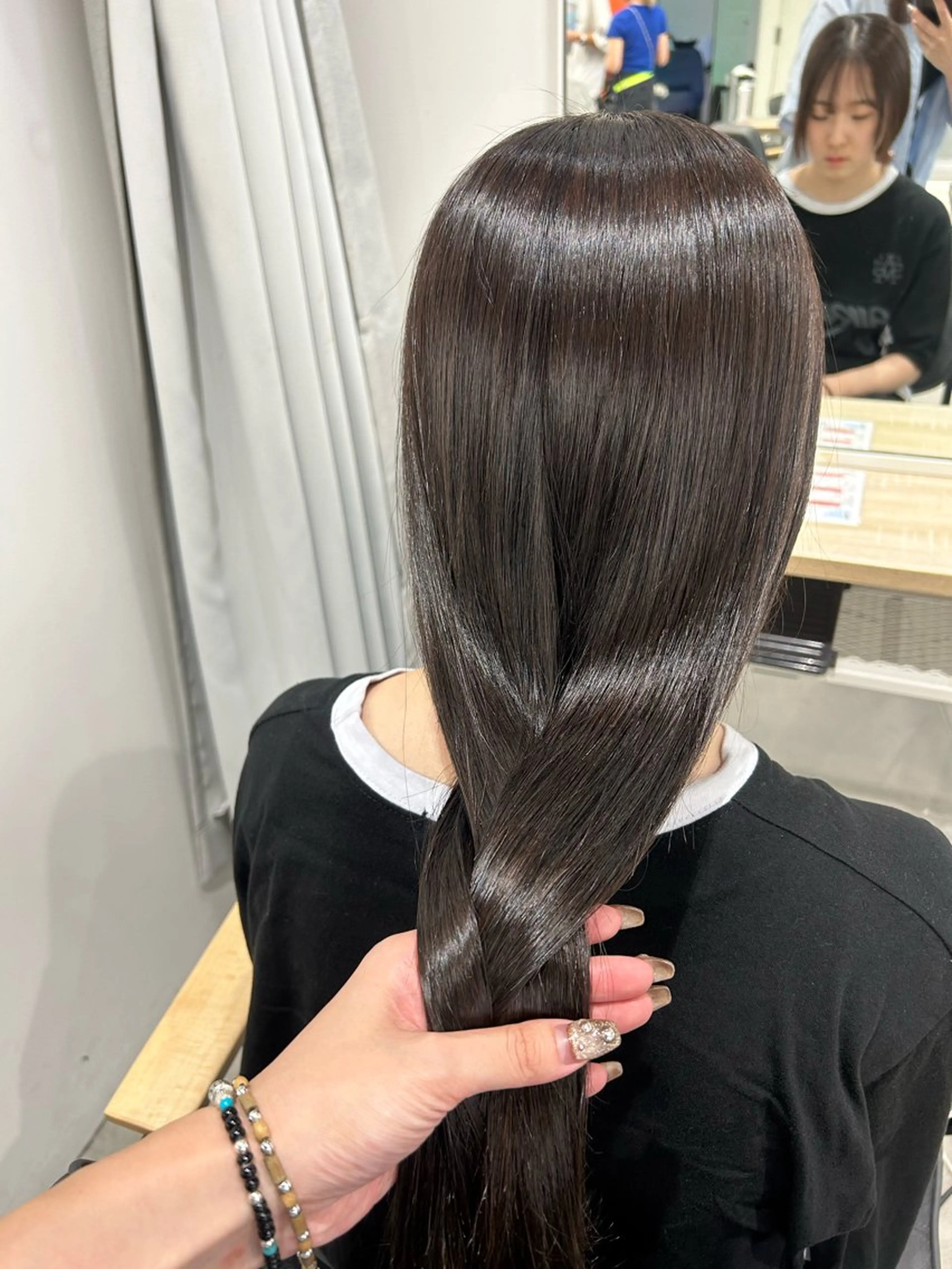 セミロング 縮毛矯正 透け感ベージュ ／ミハルのヘアスタイル