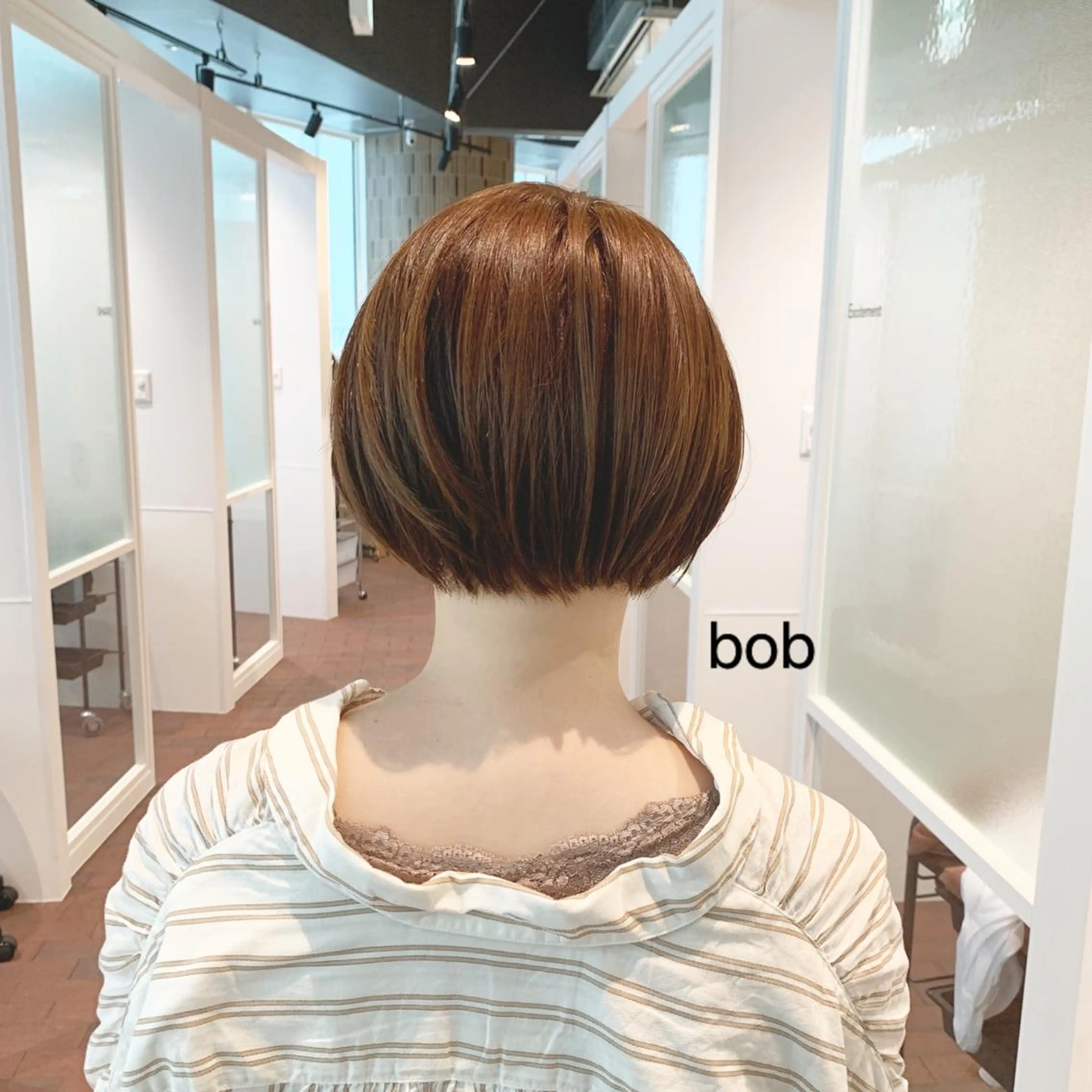 ショート ヘアアレンジ カット トリートメント GO TODAY SHAiRE SALON 梅田店所属・柔らかくすみカラー ボブ/ショートのヘアスタイル