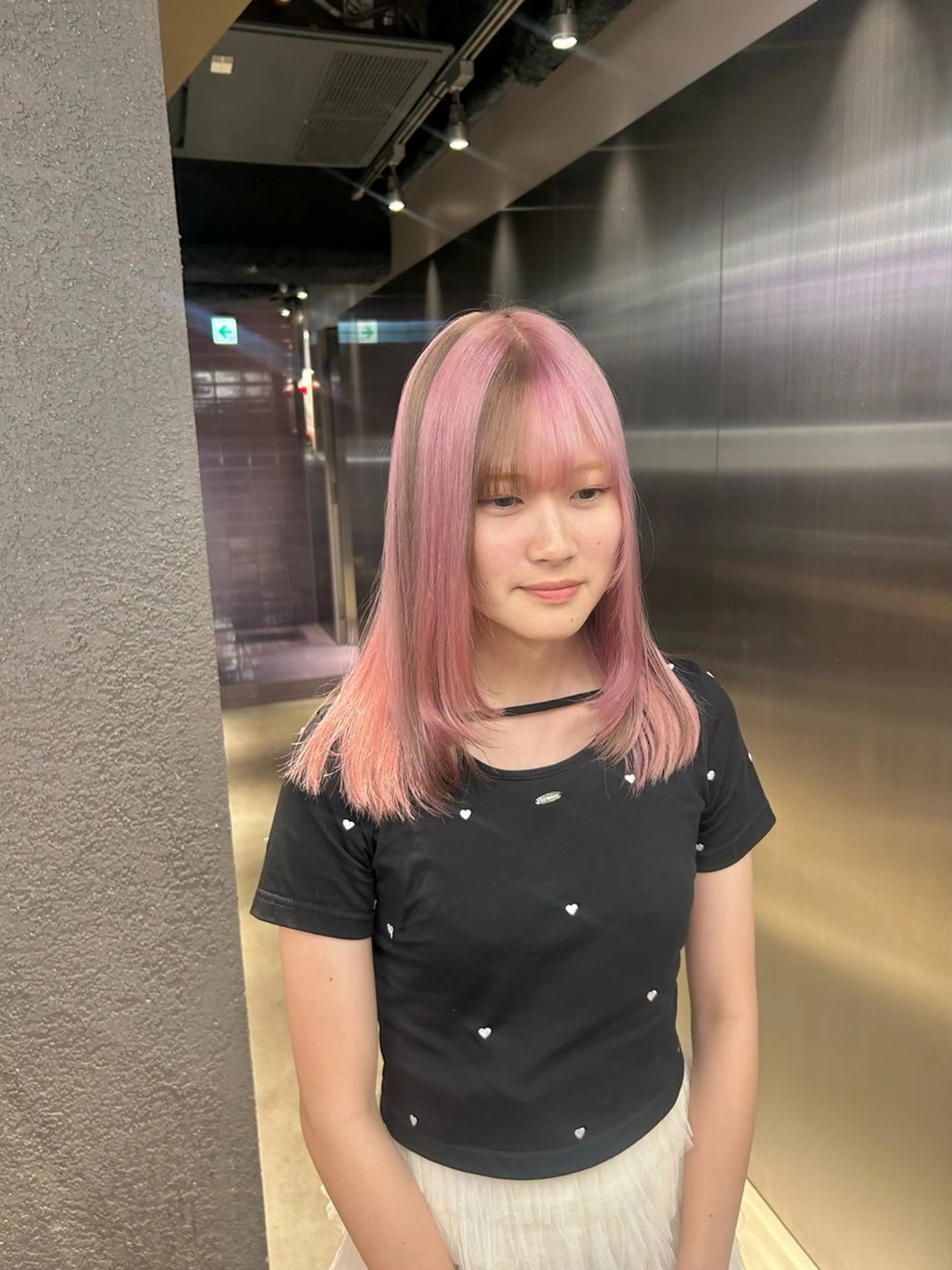 セミロング カラー ブリーチ ブラウンカラー ピンクカラー ✅ケアブリーチ✅ トヨオカ ノブヒデのヘアスタイル